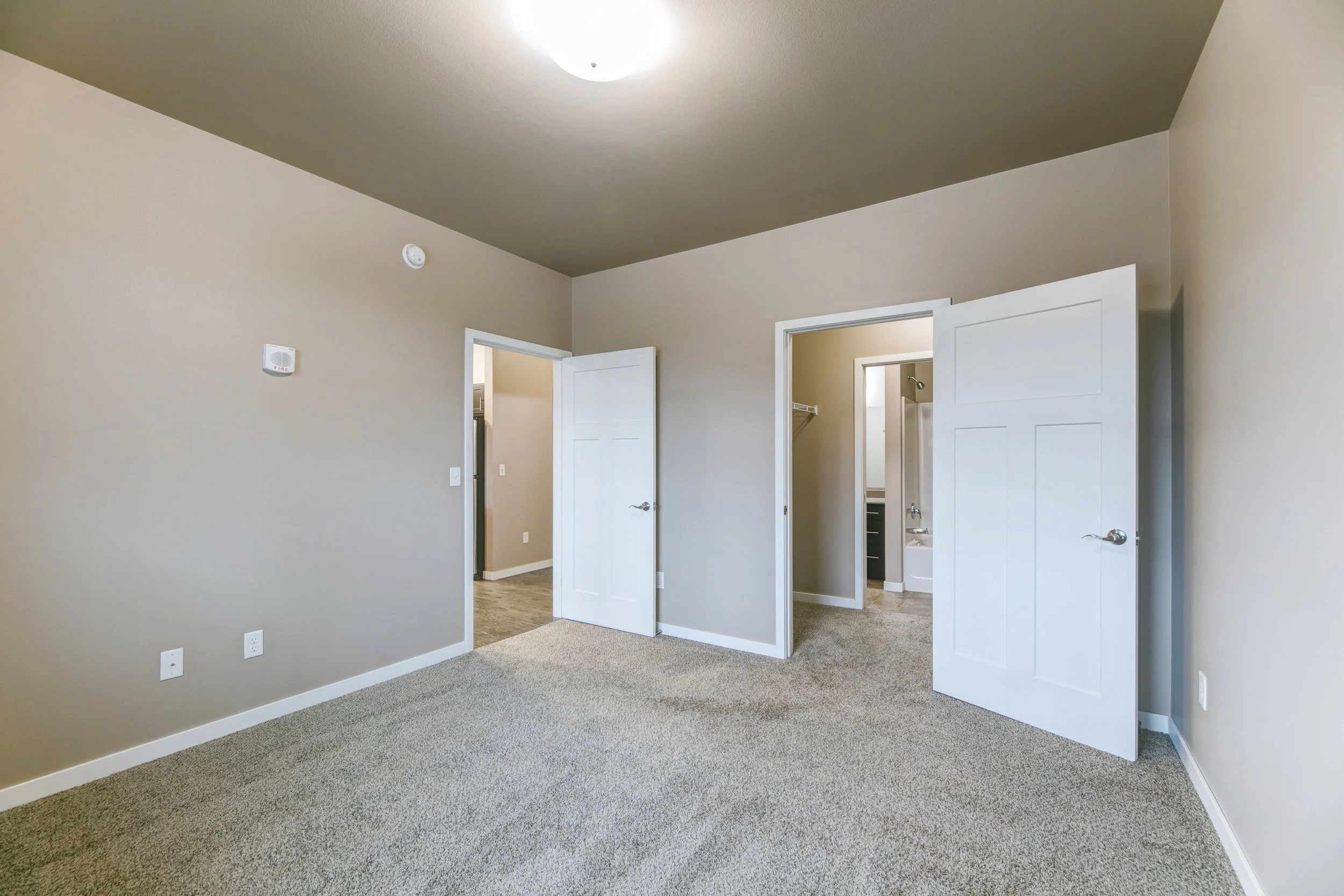 100060073_hdp_pinecrest_flpn3_bed2.jpg
