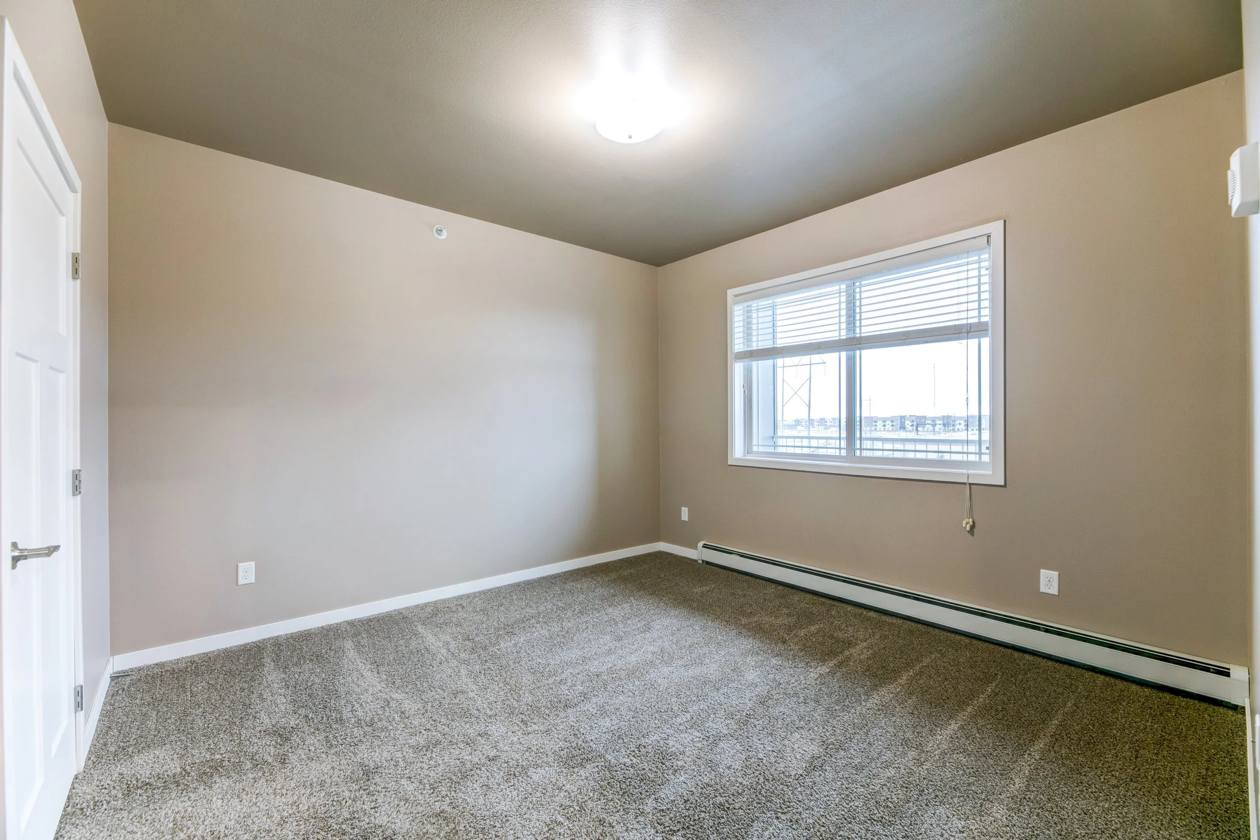 100060073_hdp_pinecrest_flpn3_bed1.jpg
