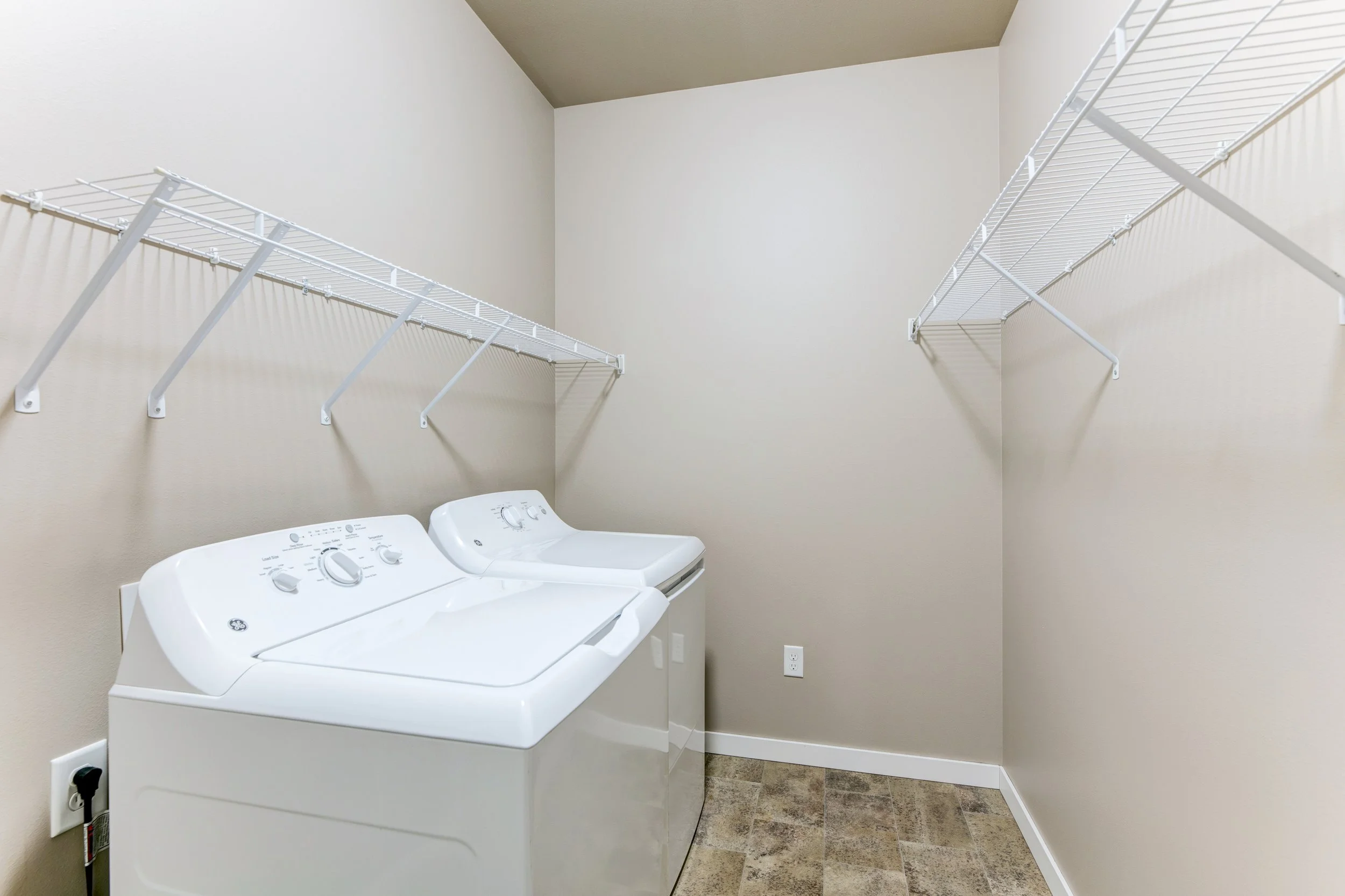100060073_hdp_pinecrest_flpn3_laundry.jpg