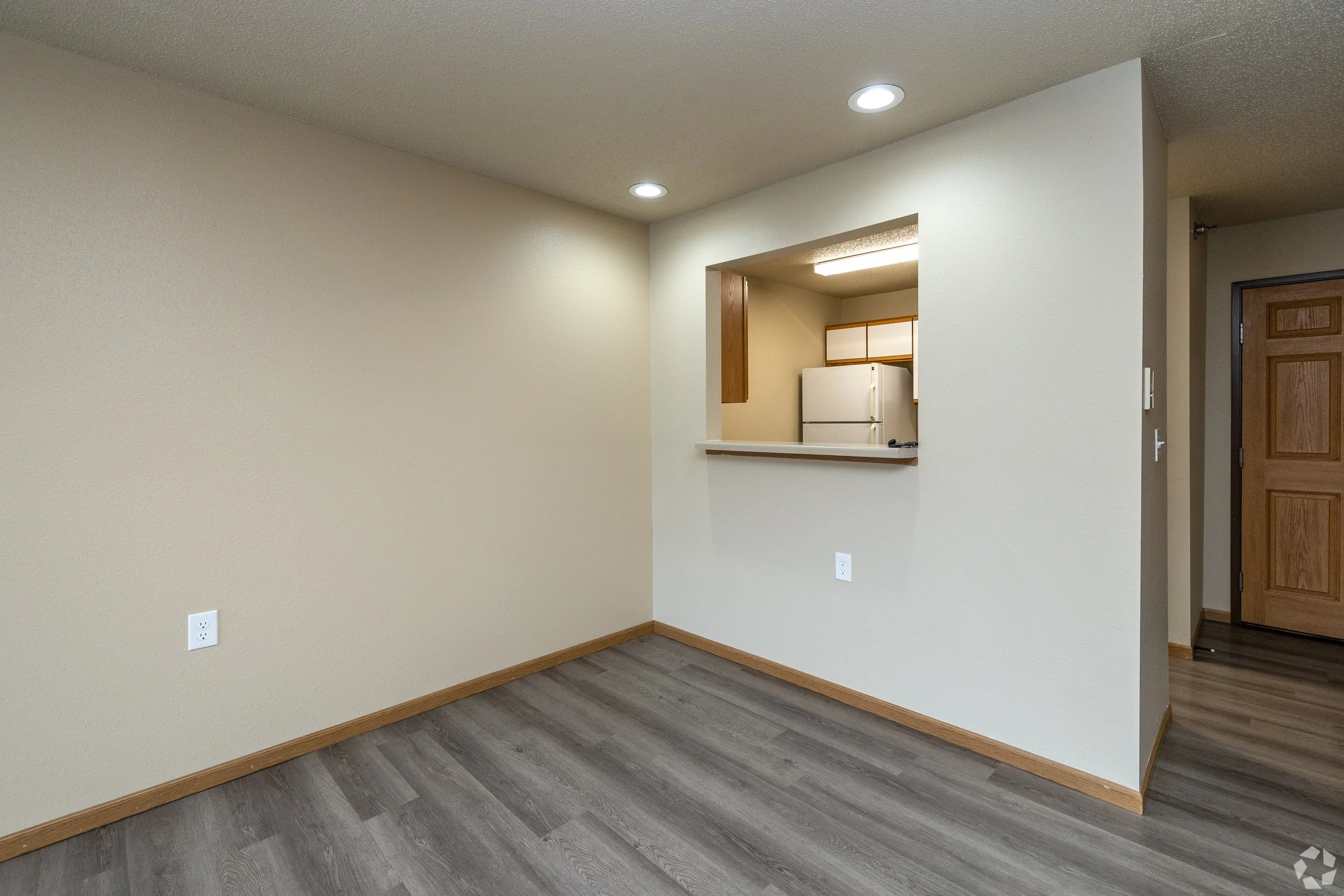 Eagle-Lake-Apartments_001.jpg