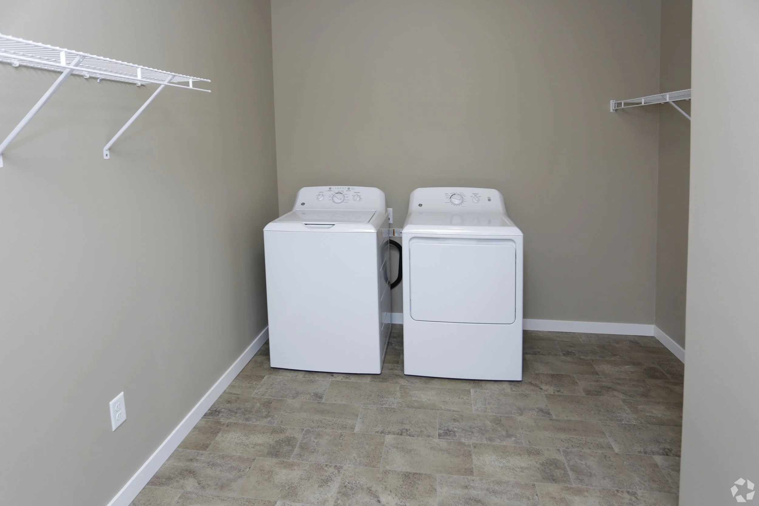 Pinecrest-Apartment-Homes (1).jpg