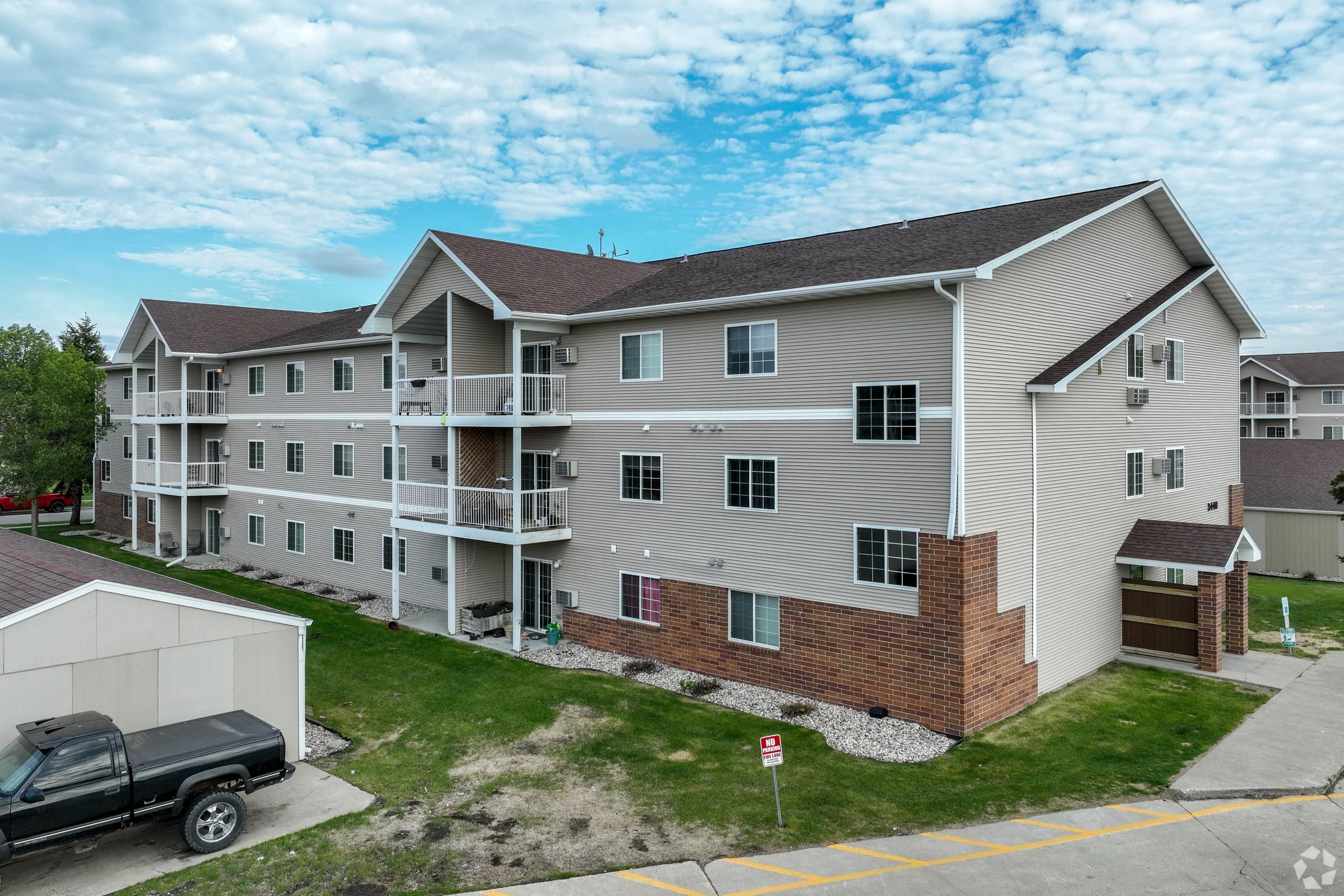 Eagle-Lake-Apartments_008.jpg