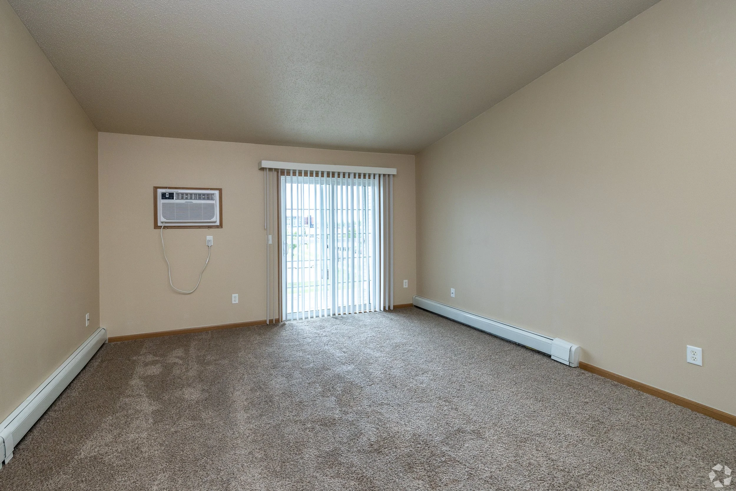 Eagle-Lake-Apartments_016.jpg