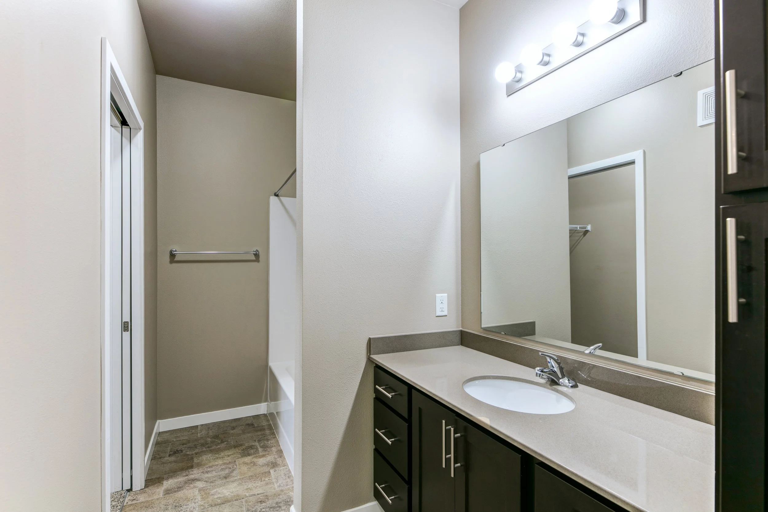 100060073_hdp_pinecrest_flpn2_bth2.jpg