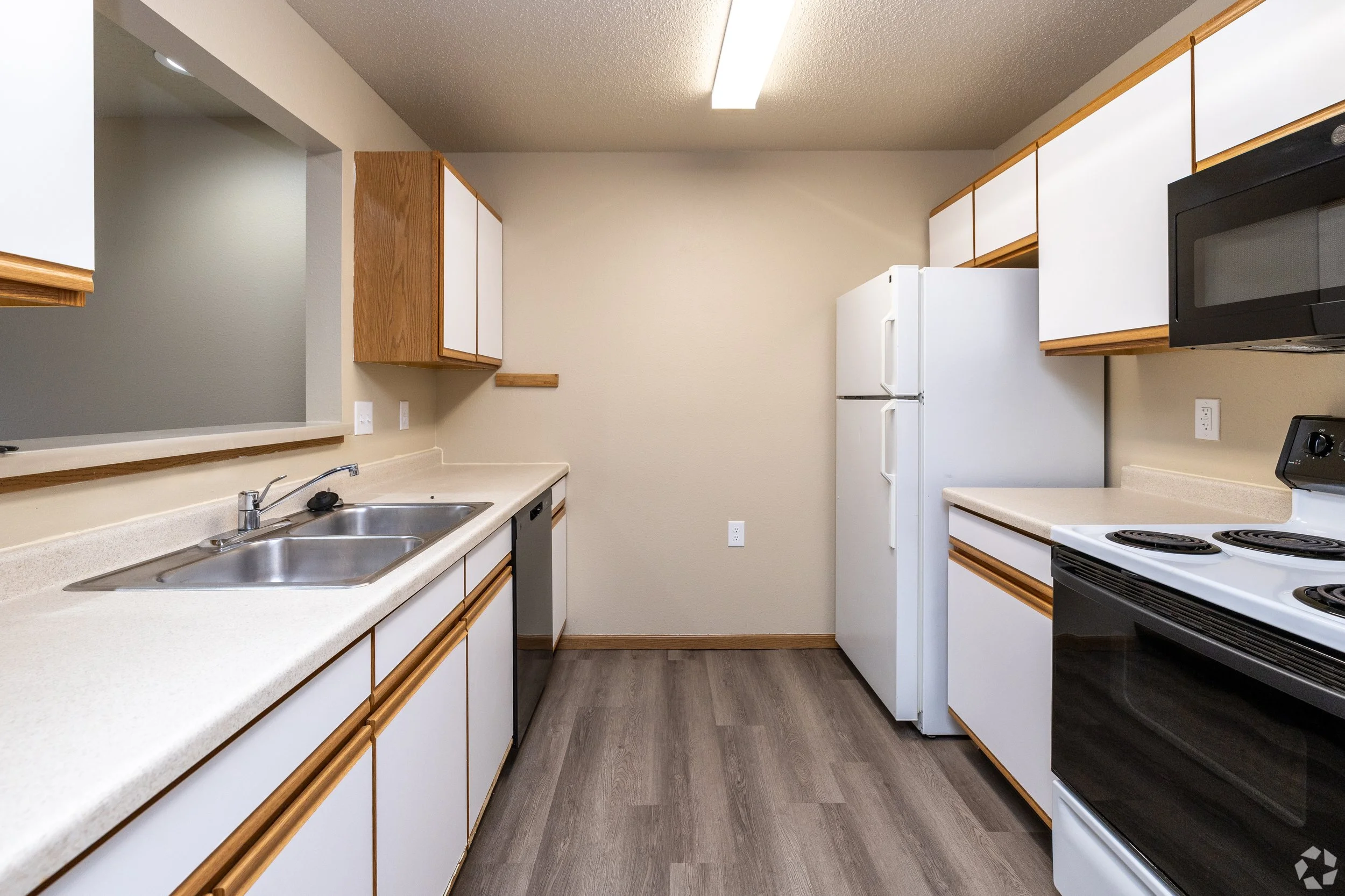 Eagle-Lake-Apartments_004.jpg