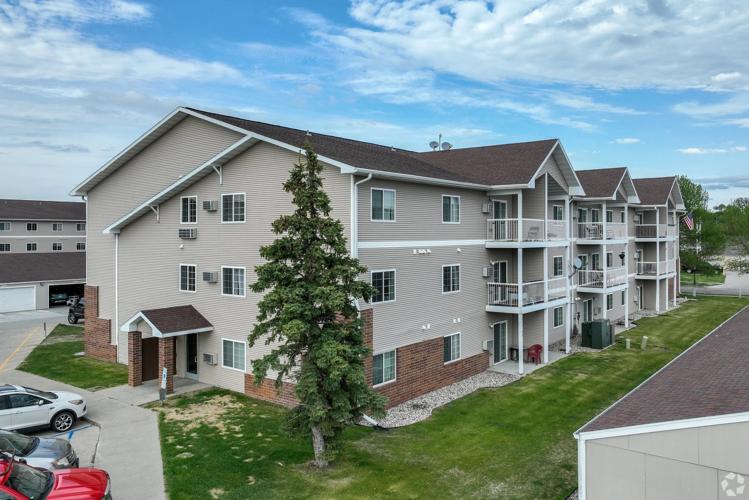 Eagle-Lake-Apartments_003.jpg