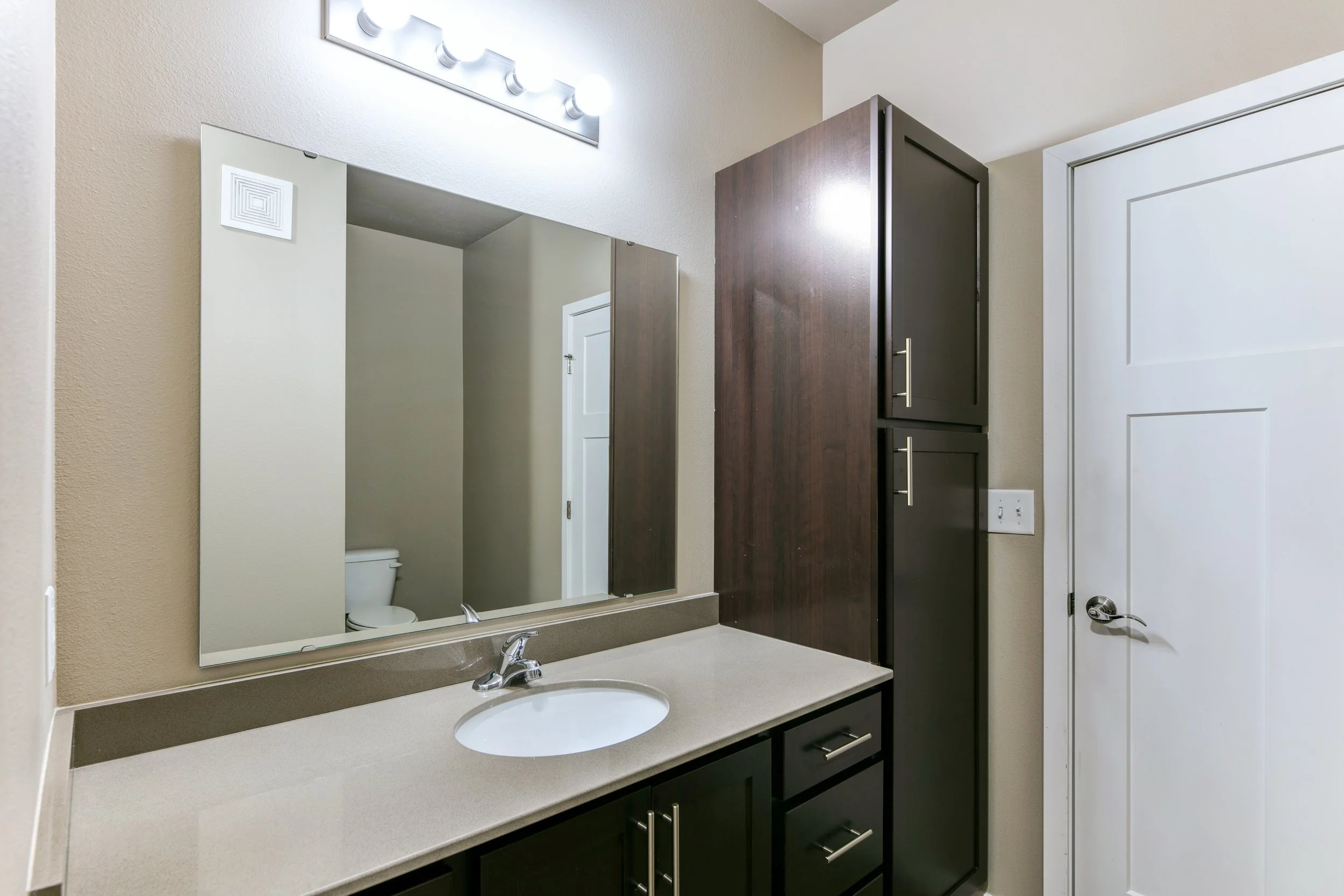 100060073_hdp_pinecrest_flpn2_bth1.jpg