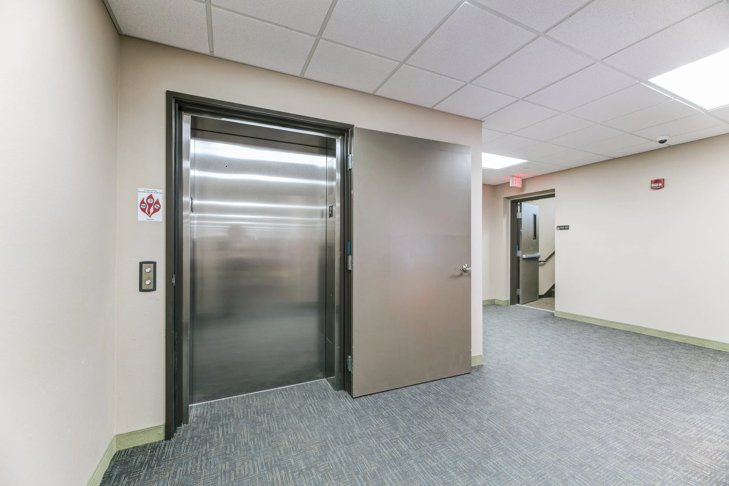 100060073_hdp_pinecrest_int_elevator.jpg