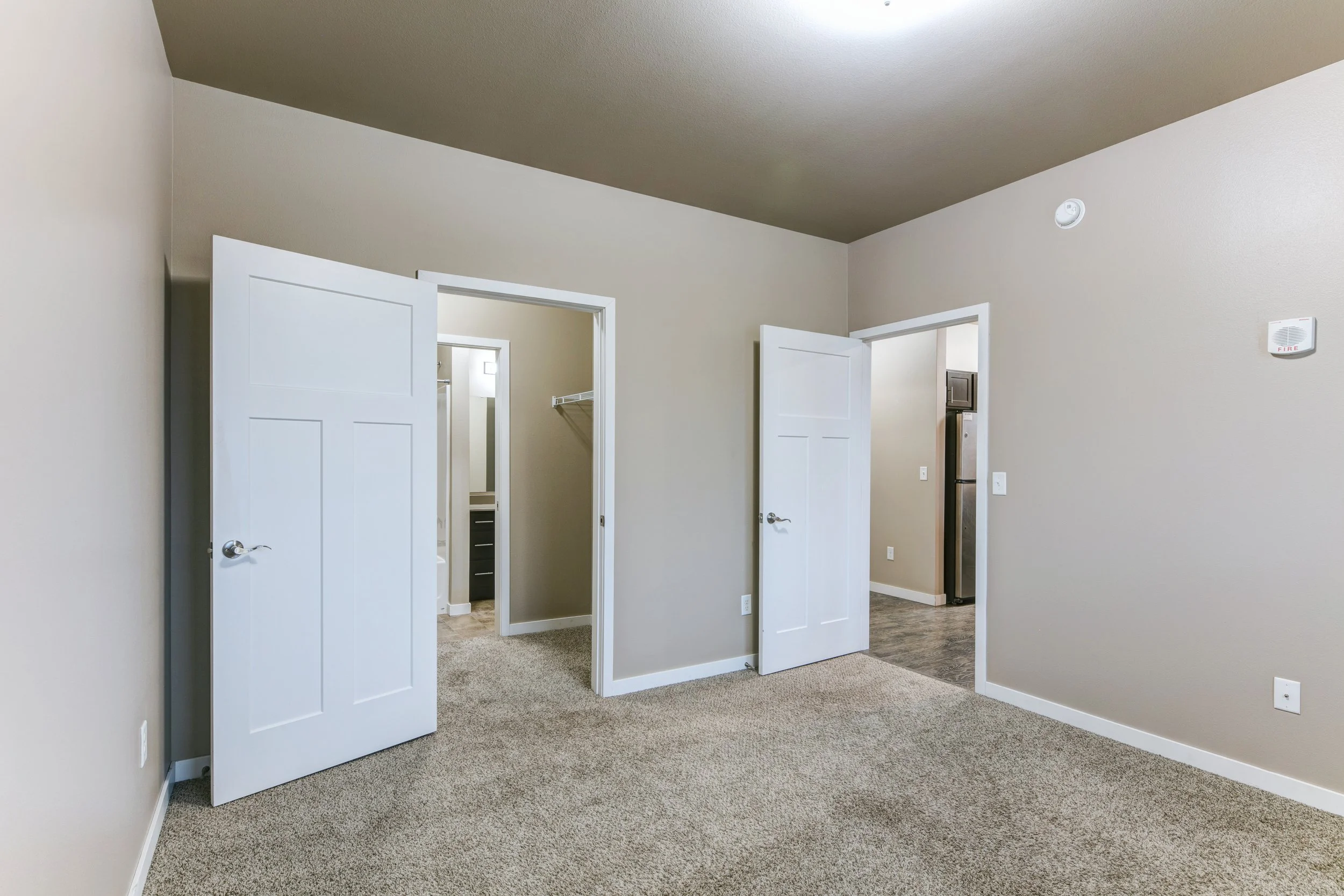 100060073_hdp_pinecrest_flpn2_bed3.jpg