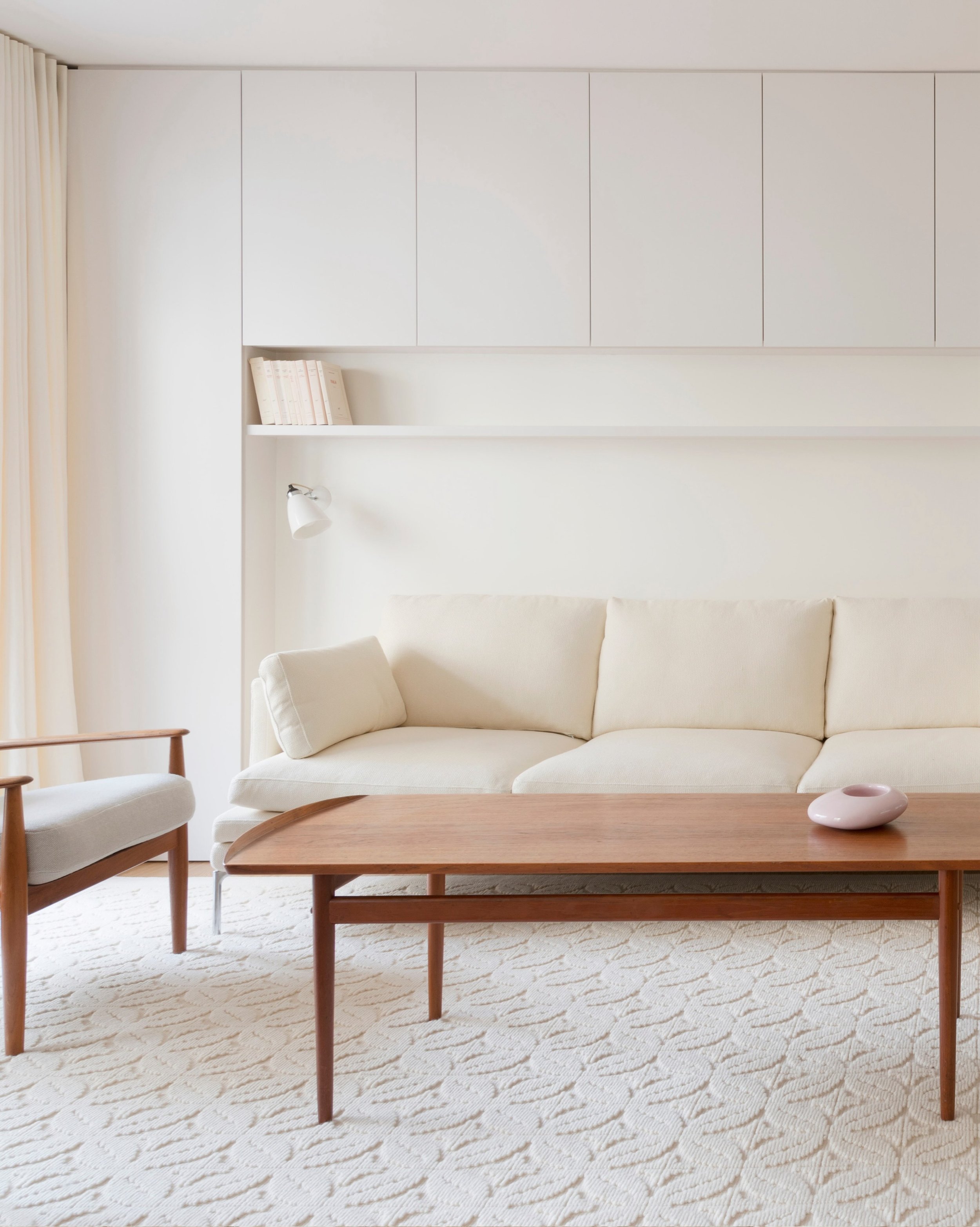 Private residence, Paris, by @fleurdelesalle 
Rug VERNE, collection Les Intemporels 

Photos @v.leroux