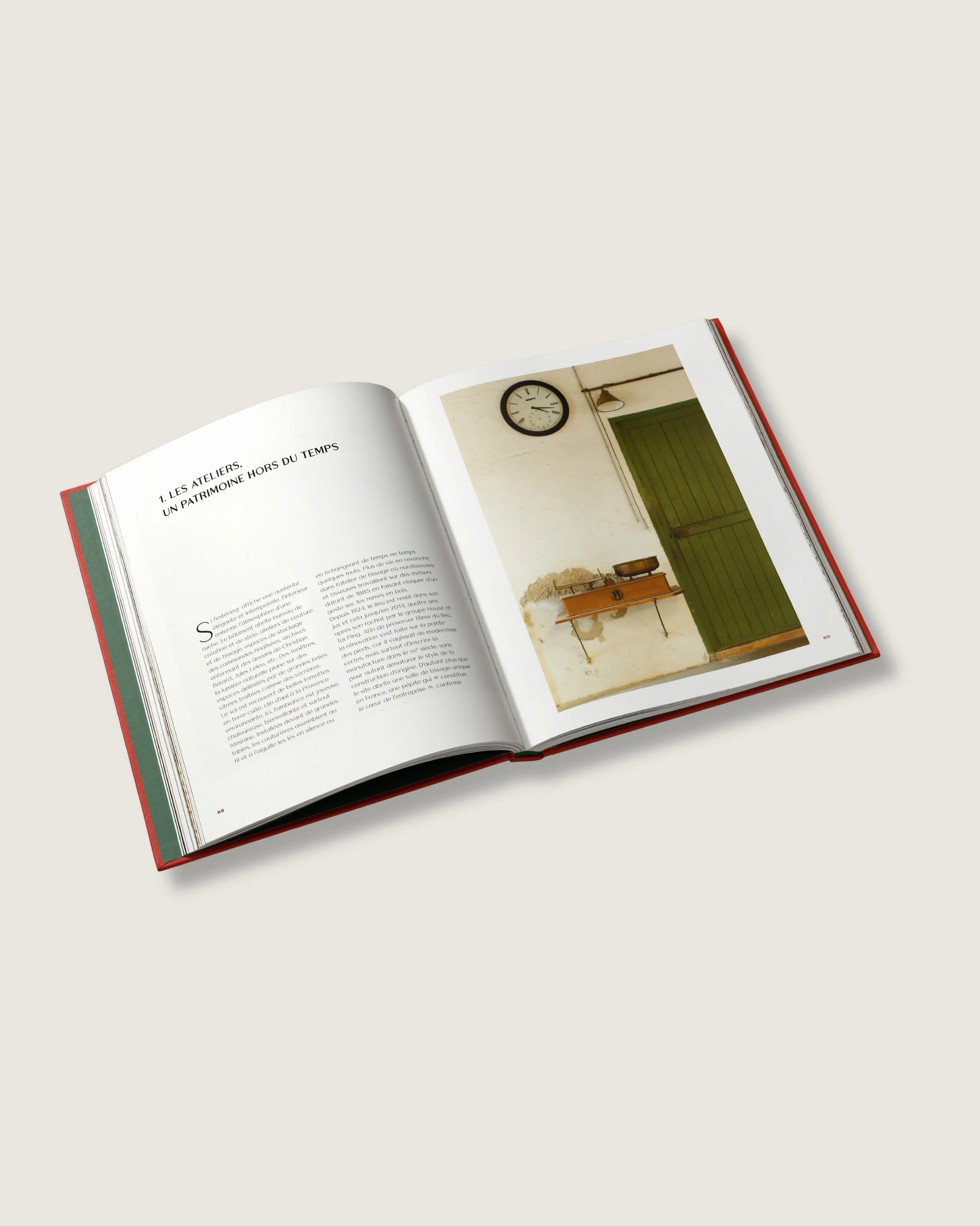 &Agrave; l&rsquo;occasion de son centenaire, La Manufacture Cogolin a collabor&eacute; avec Les &Eacute;ditions Albin Michel sur le livre &laquo; Tapis d&rsquo;artisanat d&rsquo;art : Un si&egrave;cle de cr&eacute;ations de la Manufacture Cogolin &ra