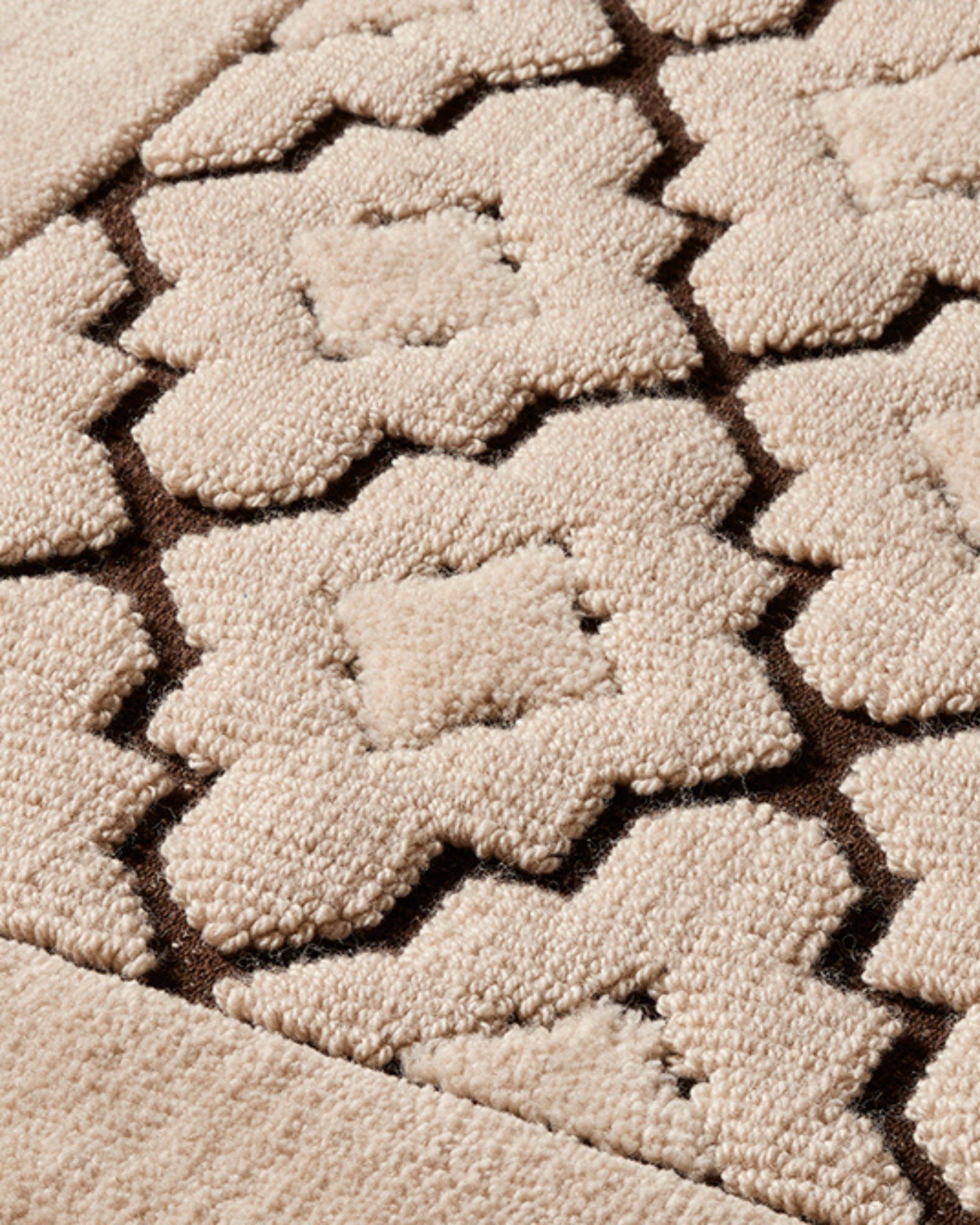 Collection Les Intemporels.
Made in Cogolin, France.

#LaManufactureCogolin #ArtisanatDArt #ArtisanatFran&ccedil;ais #rugdesign