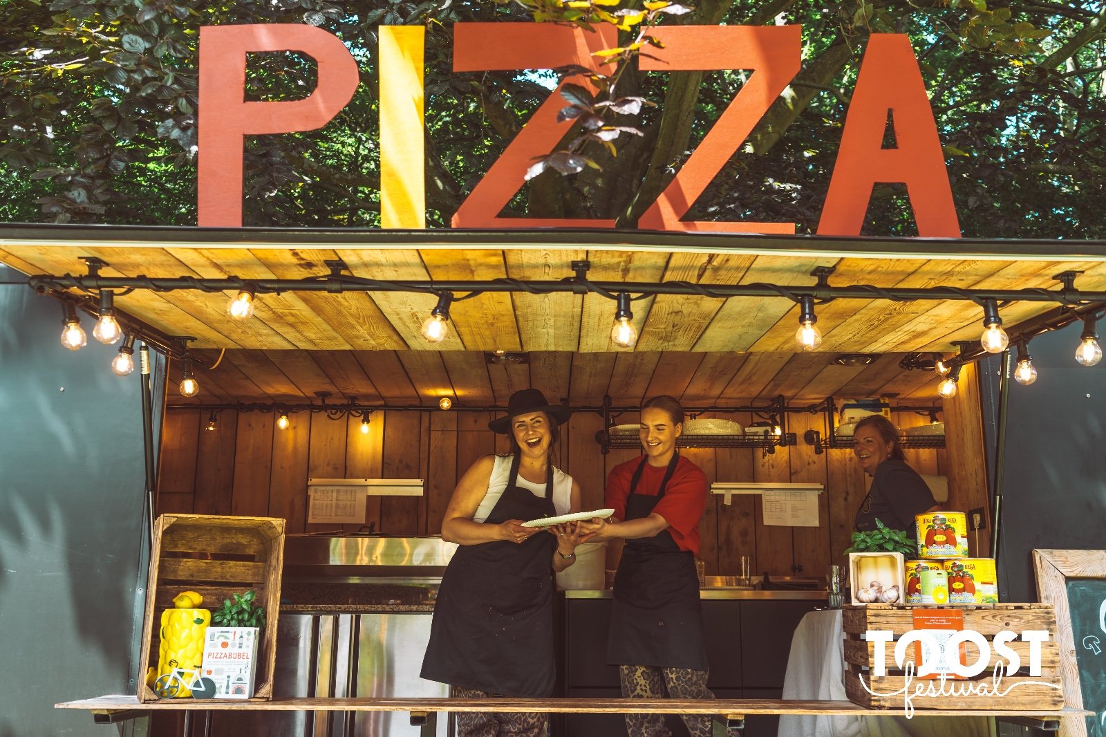 Pizza Foodtruck with 3 people inside