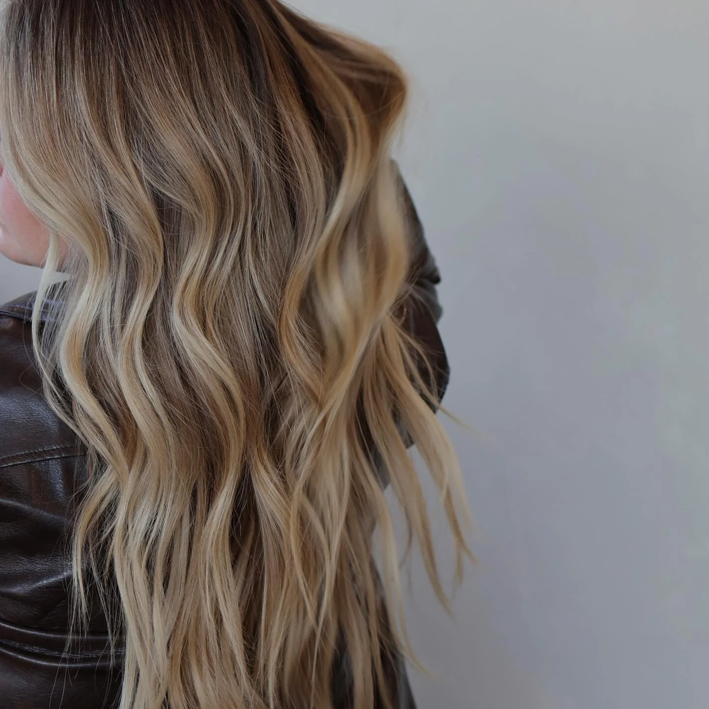 main character hair ⚡️ 

chesterfield salon, independent salon, blonde hair goals, hair extensions, extension specialist, extension salon, saint louis hair salon, avenue collective