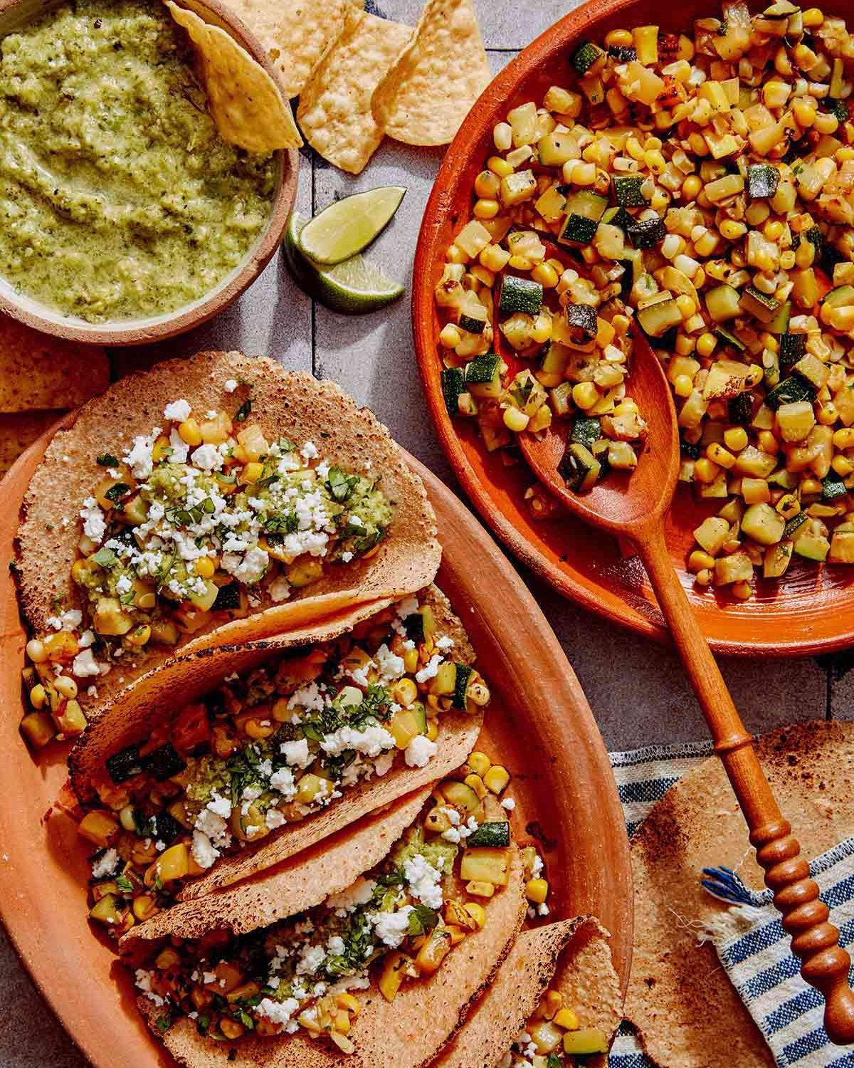 These Vegetarian Tacos for @SpoonForkBacon are really good and I can't wait to make them again! Food and recipe by @jennyparkfoodstyle