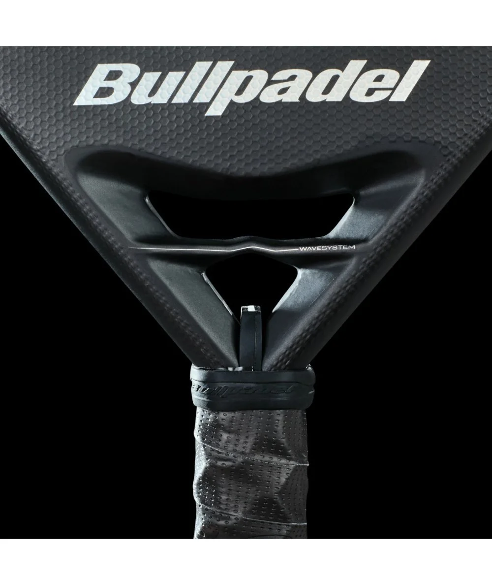 pack-pala-bullpadel-chingotto-neuron-2025-con-paletero-1200x1200.jpg