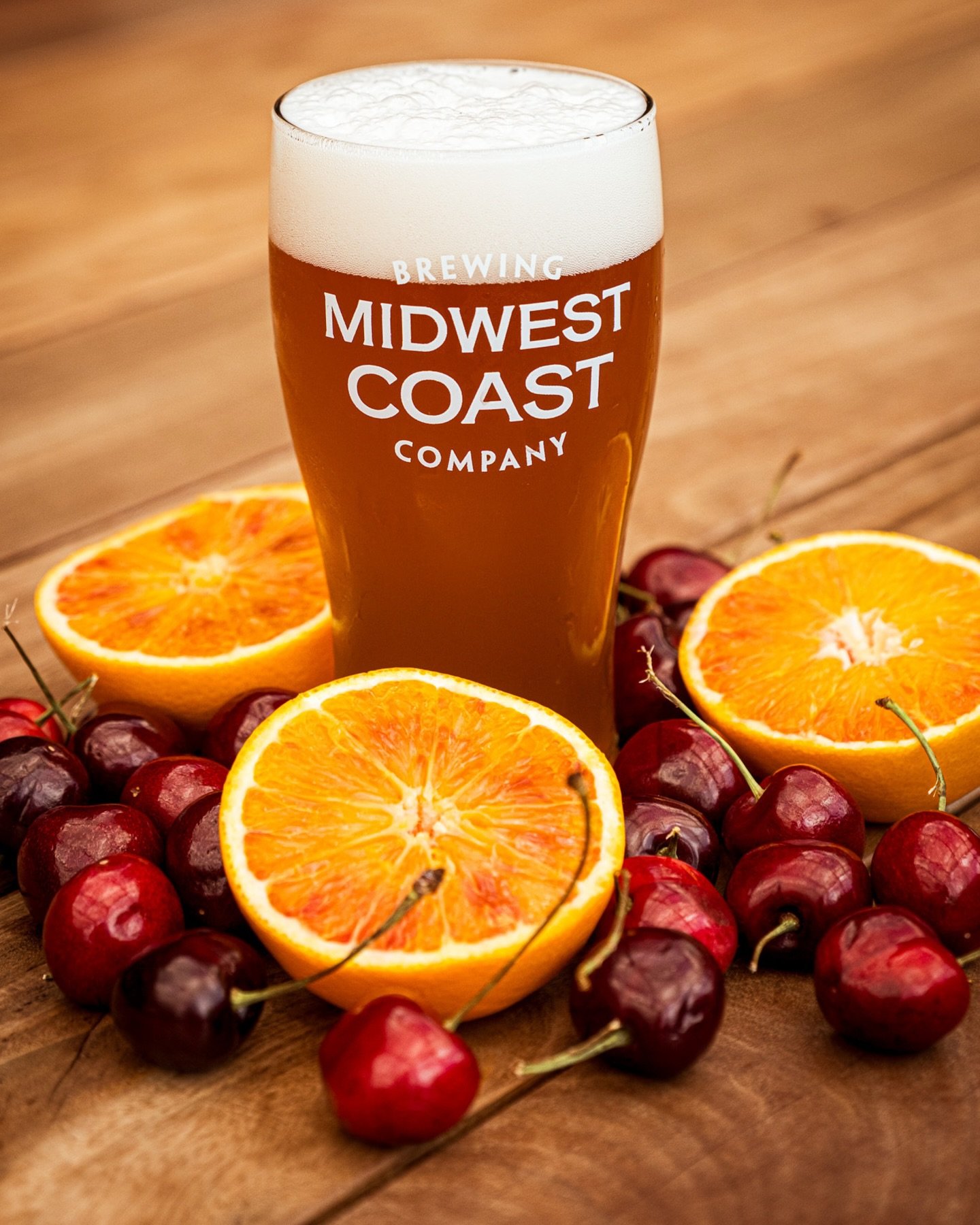 Coastal Groove | Blood Orange Cherry Sour | 4% ABV
Now on draft, just in time to kick off your holiday weekend early!
🍊 🍒 😎