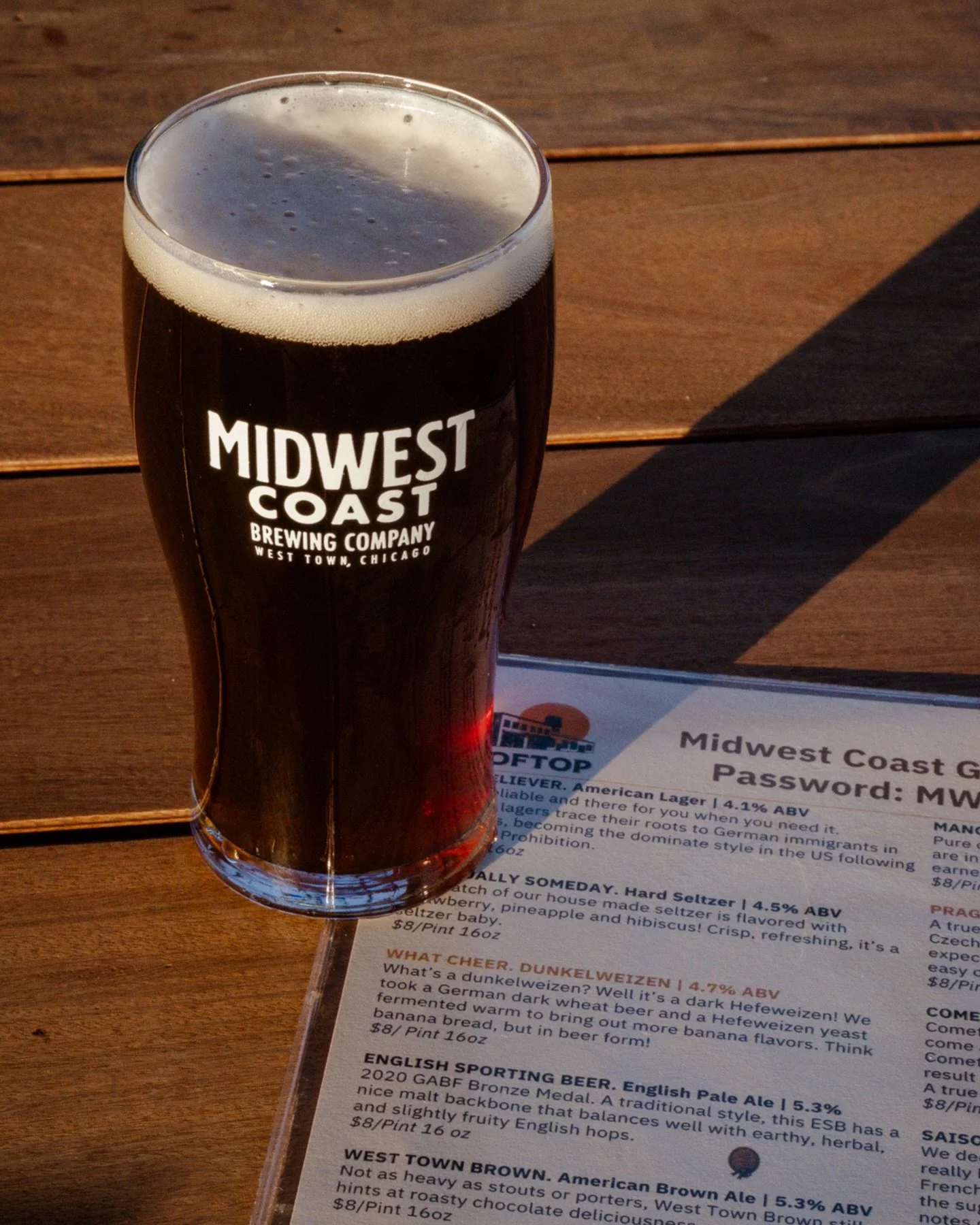 What Cheer Dunkelweizen (4.7% ABV)

We took a German dark wheat beer and a Hefeweizen yeast fermented warm to bring out more banana flavors. Think banana bread, but in beer form!

Recommended pairings:
1. Banana Bread
2. A second pint of What Cheer
3