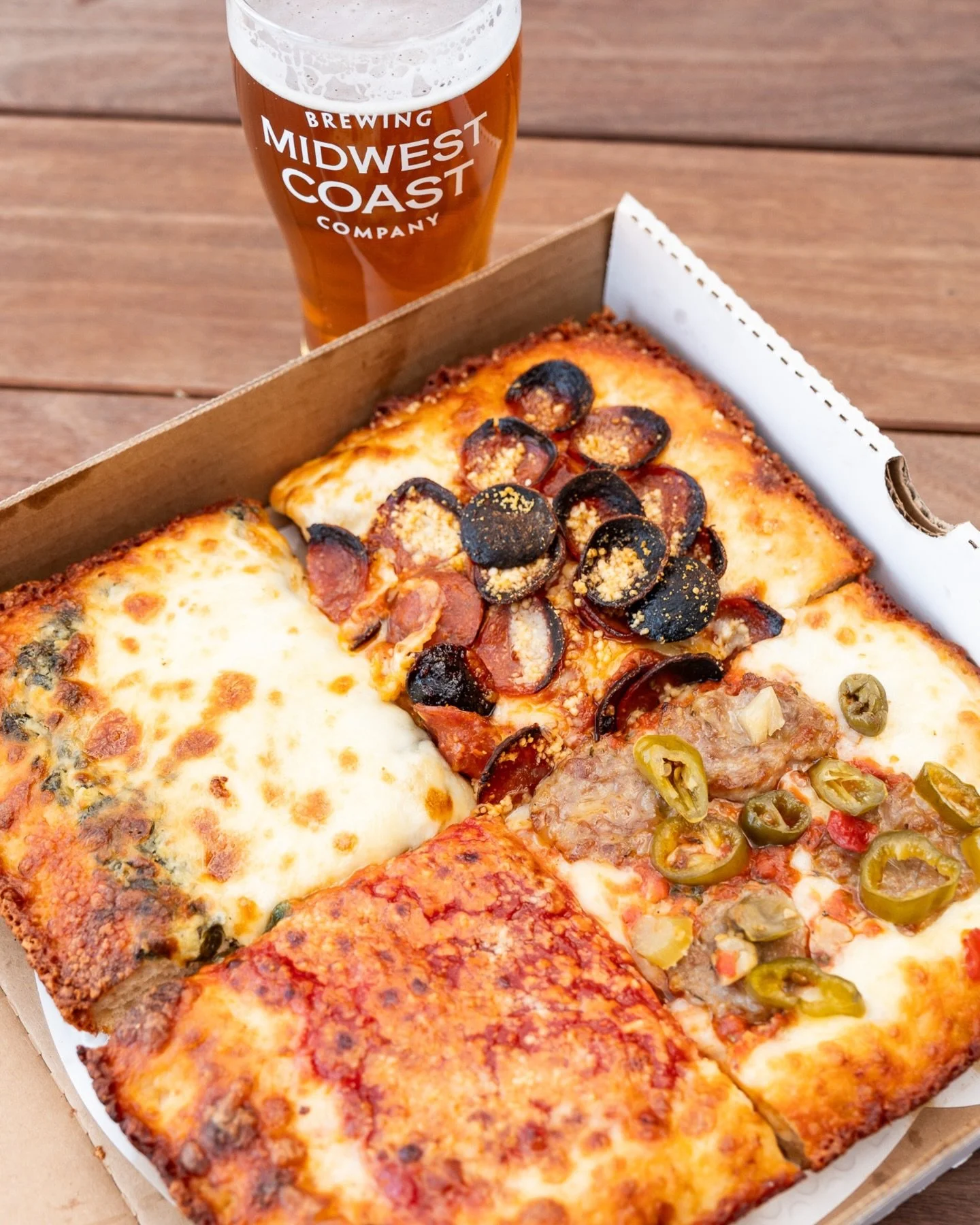 This weekend at Midwest Coast: Five Squared Pizza &amp; Final Four!

Pizza Schedule 🍕
Fridays from 5 PM - 9 PM
Saturdays 12 PM - 7 PM

Final Four 🏀
Saturday at 5:09 PM Illinois vs. UConn
Saturday at 7:49 PM Michigan vs. Arizona