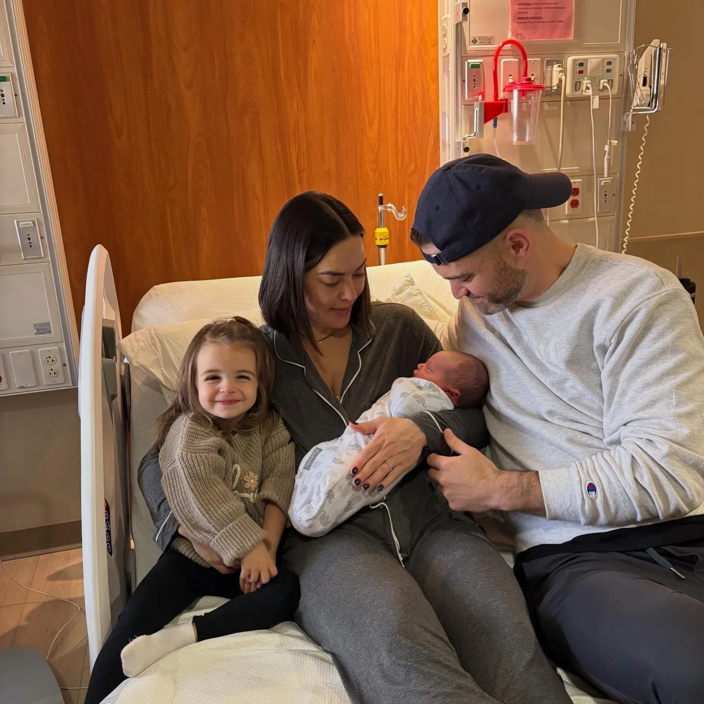 Rhodes Stewart McGowan arrived on 11/20/25 at 5:20 pm at an impressive 8 lbs 9 oz and our family is now complete💙

Pierce is the proudest big sister already. Christian is carrying the team at home. And a huge thank you to the best medical team for m