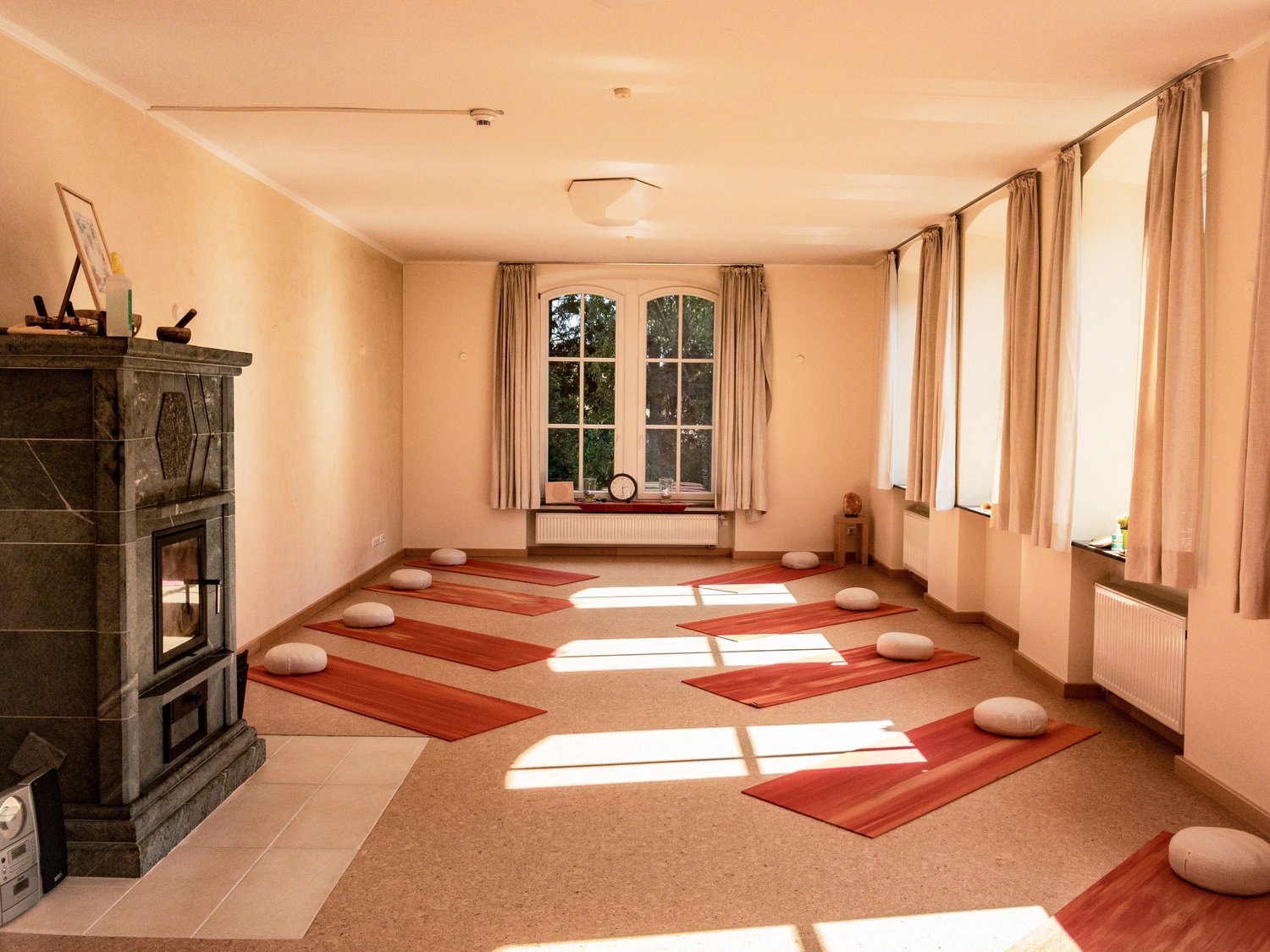 Raum 3 auf Hofgut Rineck mit Kamin