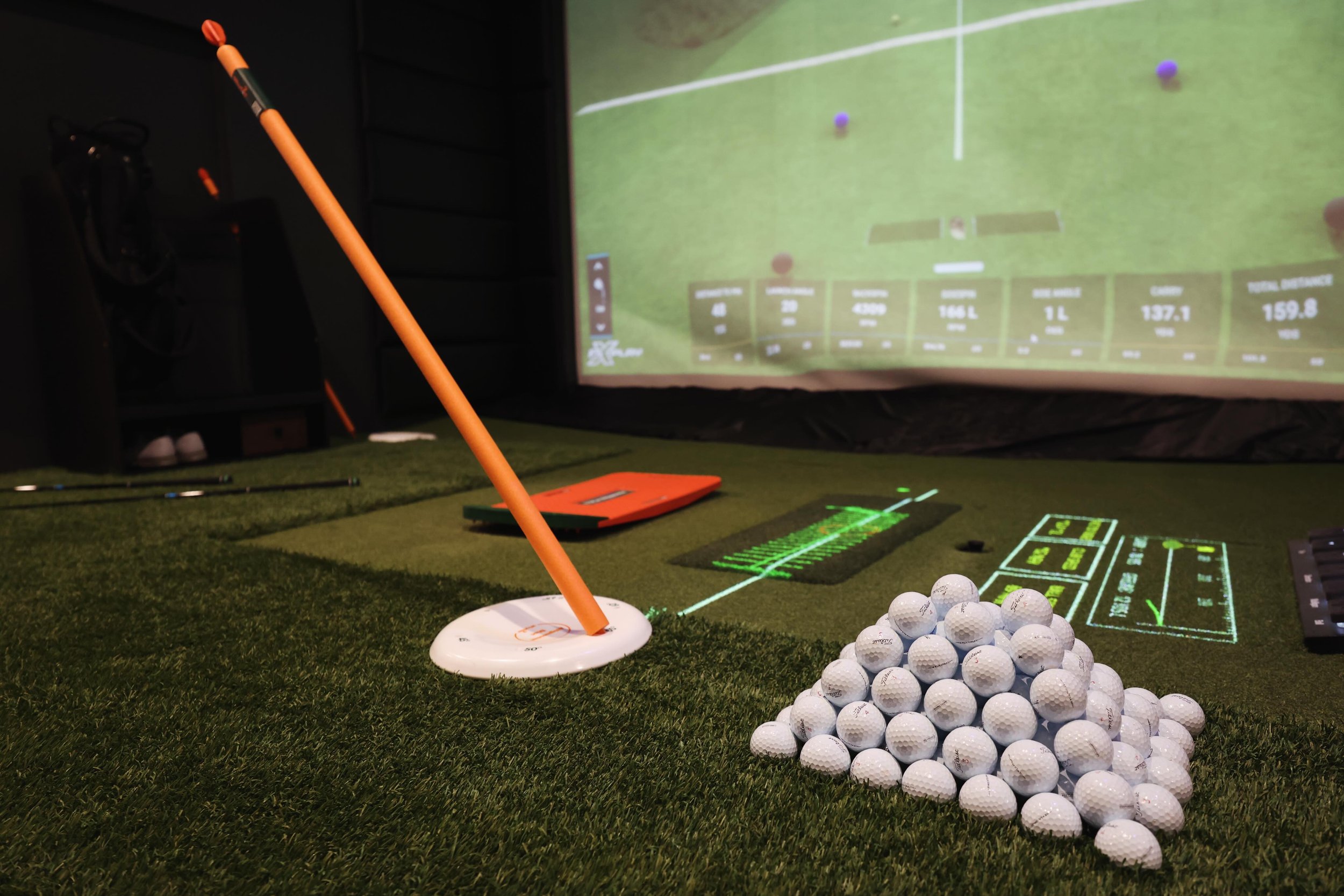 A private golf simulator studio &mdash; open 24/7, members only, zero crowds.
Just you, your swing, and the best tech in LA. 
📍 Koreatown. Link in bio to book your free intro  #IndoorGolf #GolfSimulator #golflife #koreatown #foresightsports
