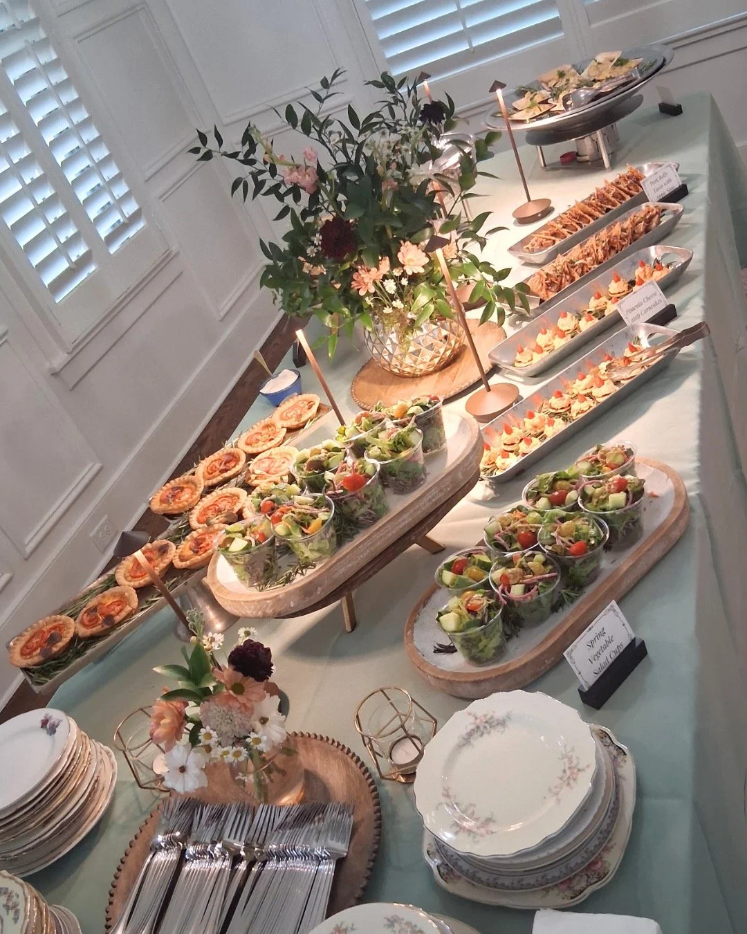 Another wonderful evening catering for Hope Media Group's donor party in the books! ✔️ From small gathering to large-scale weddings, we're here to help with all of your catering needs. Looking to have your event catered by our team? Click the link in