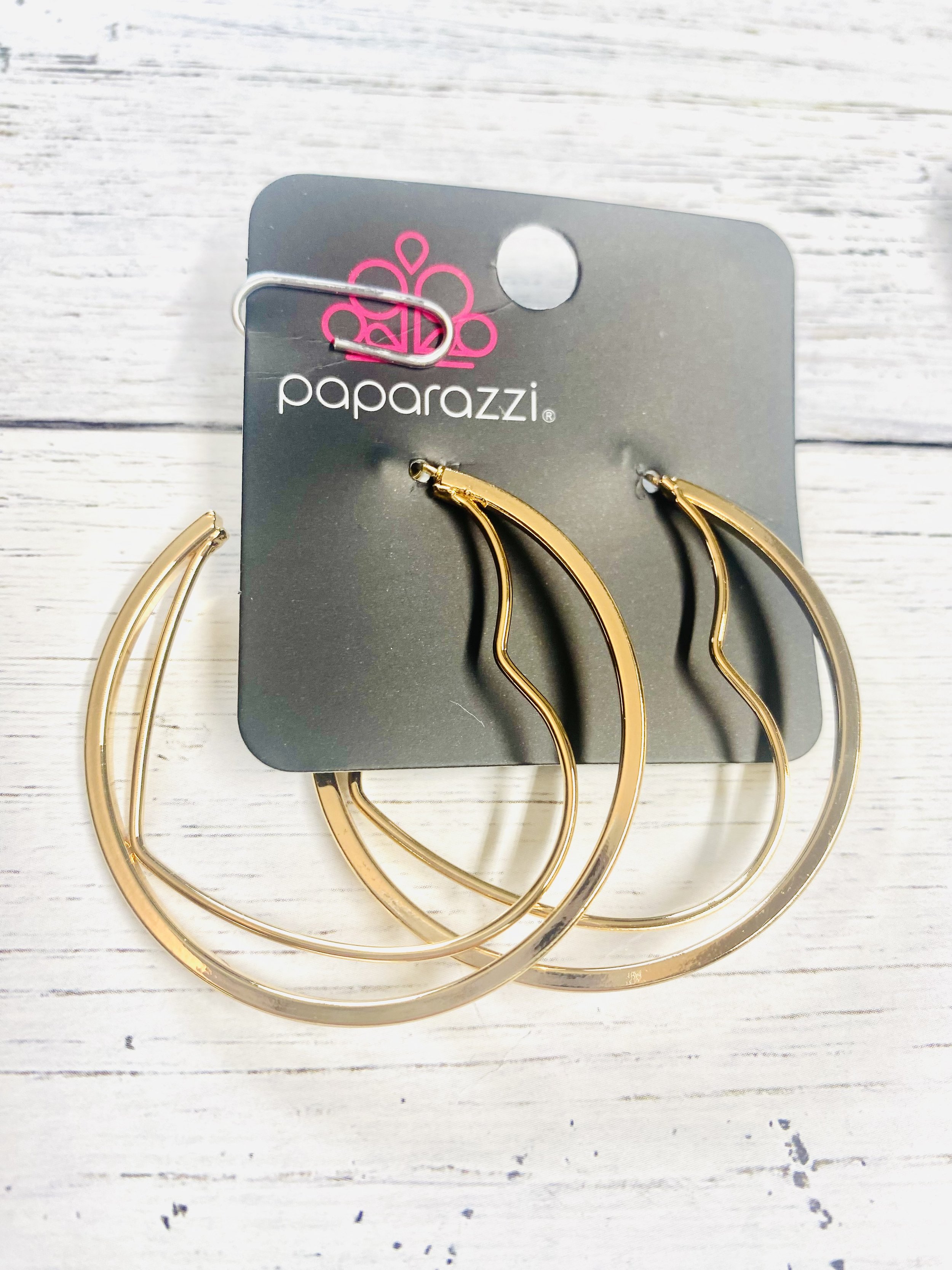 Love Goes Around - Gold Heart Hoop Earrings