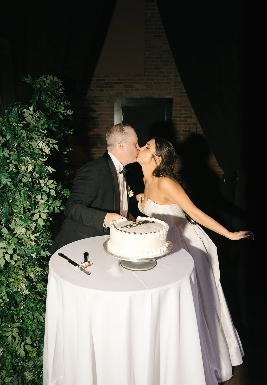 kelsey-chris-marathon-music-works-wedding-previews-nicole-kiser-imagery-110_websize.jpg