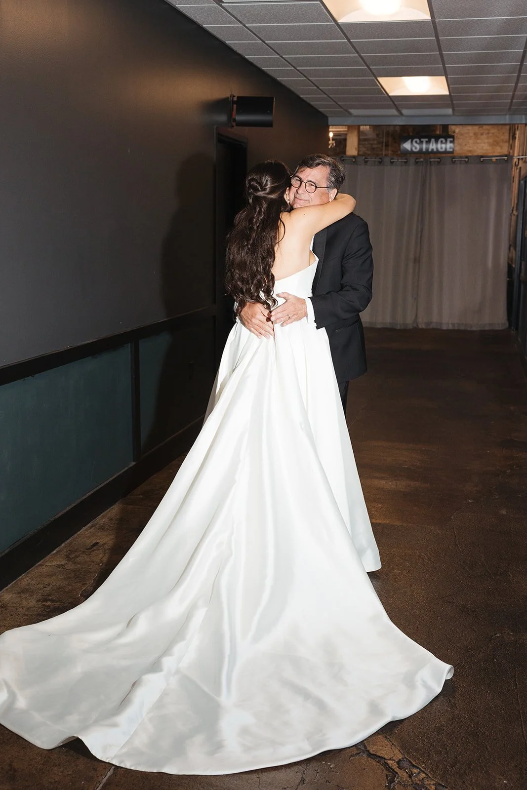 kelsey-chris-marathon-music-works-wedding-previews-nicole-kiser-imagery-30_websize.jpg
