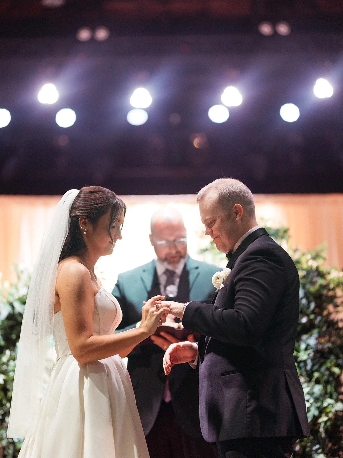 kelsey-chris-marathon-music-works-wedding-previews-nicole-kiser-imagery-62_websize.jpg