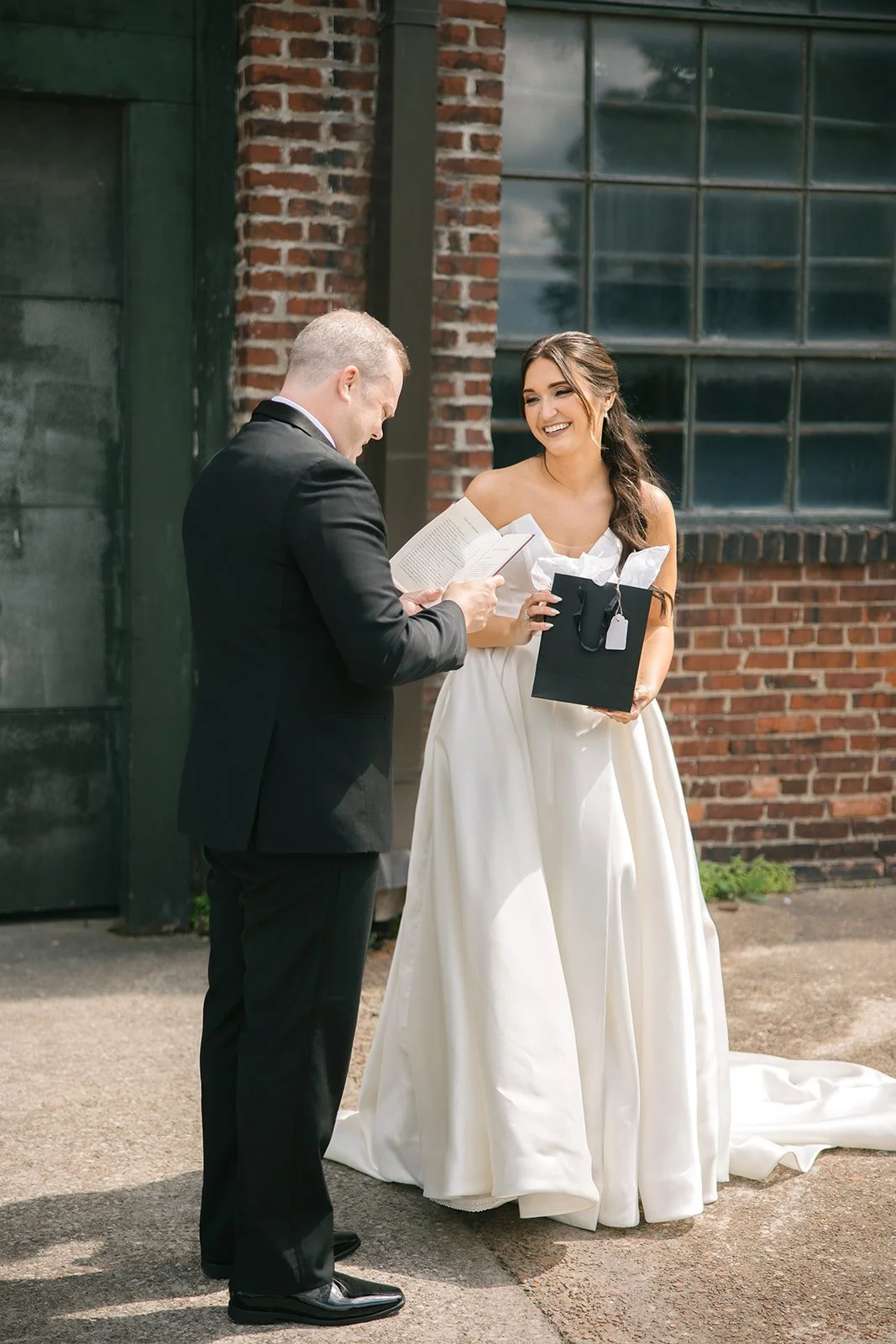 kelsey-chris-marathon-music-works-wedding-previews-nicole-kiser-imagery-39_websize.jpg
