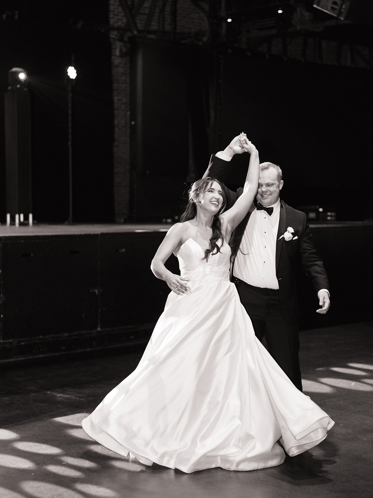 kelsey-chris-marathon-music-works-wedding-previews-nicole-kiser-imagery-92_websize.jpg