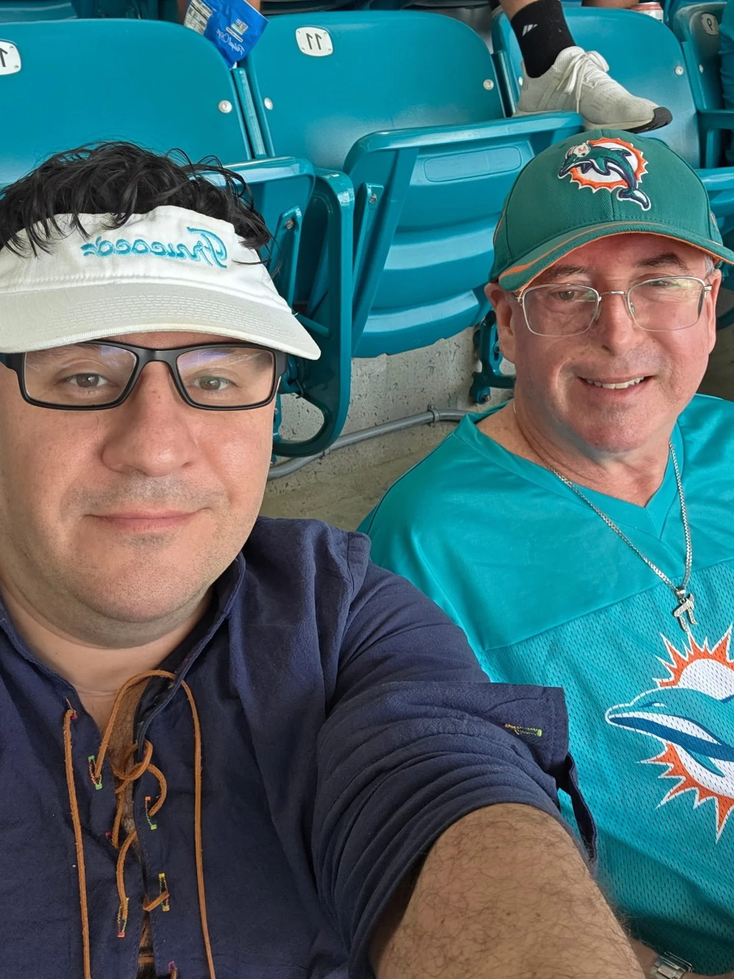 Frucoco 🍹 + Fins 🐬 = Perfect Sunday 🏈

#godolphins #miamidolphins #NFL #footballsunday