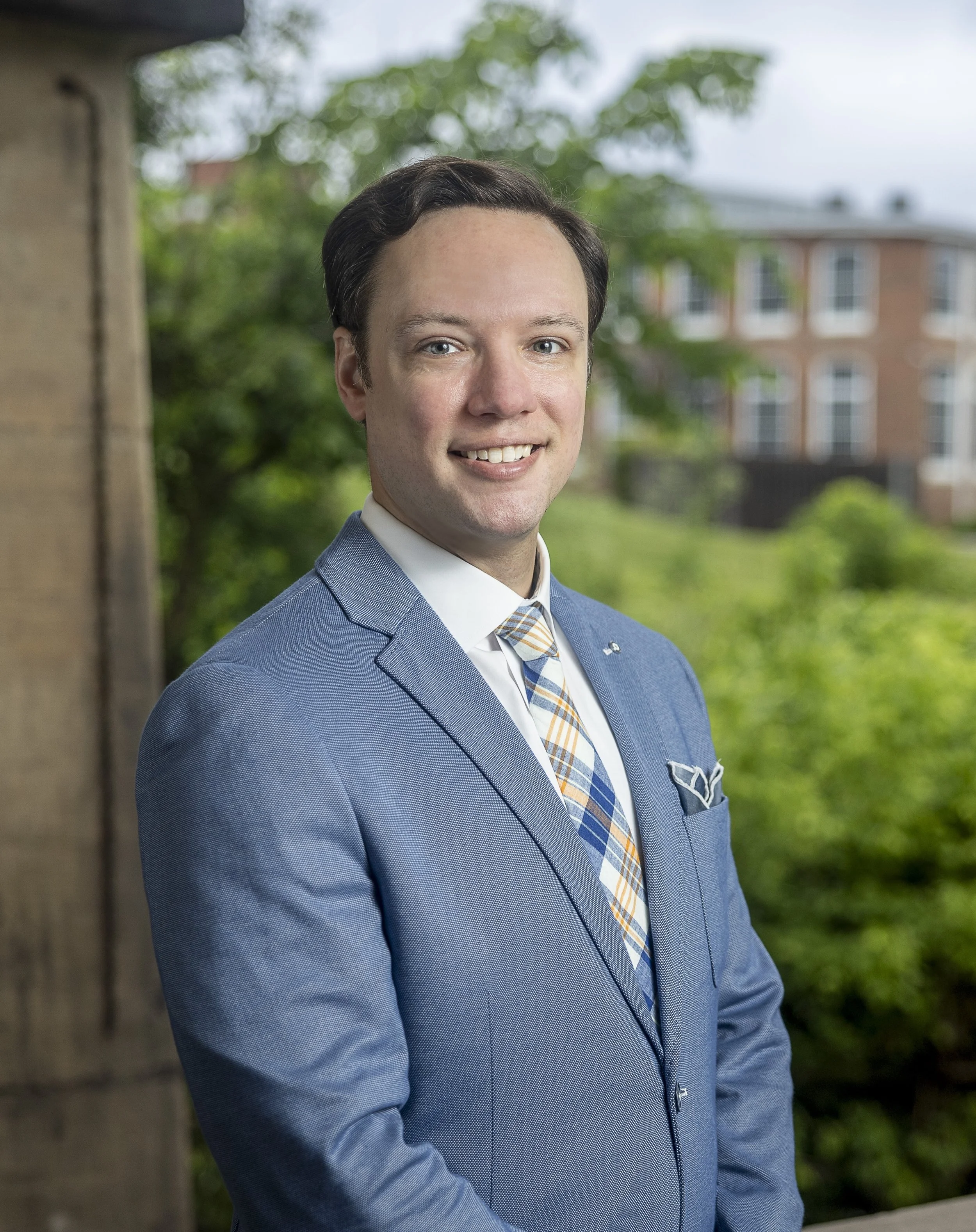 Headshot of Dr. Edward Gronet of Aesthetic Management Group