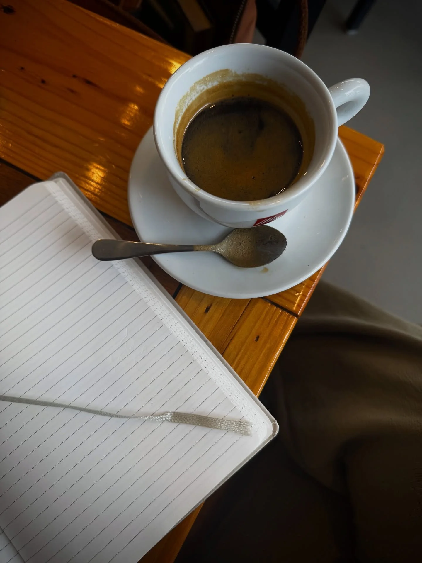 Que chévere! A warm and vibrant spot to enjoy some journaling and a cafecito on #nationalcoffeeday ☕️
@cheverecafelancaster 
#ELUME #ELUMEtheway #localbusiness #latinoownedbusiness #hispanicheritagemonth