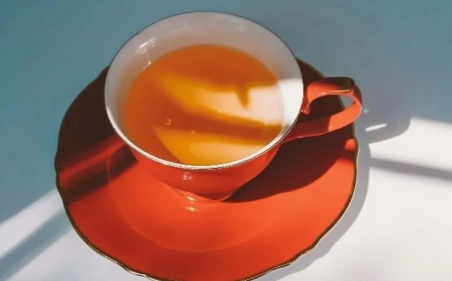 Benefits of Switching to Herbal Teas versus Traditional Teas