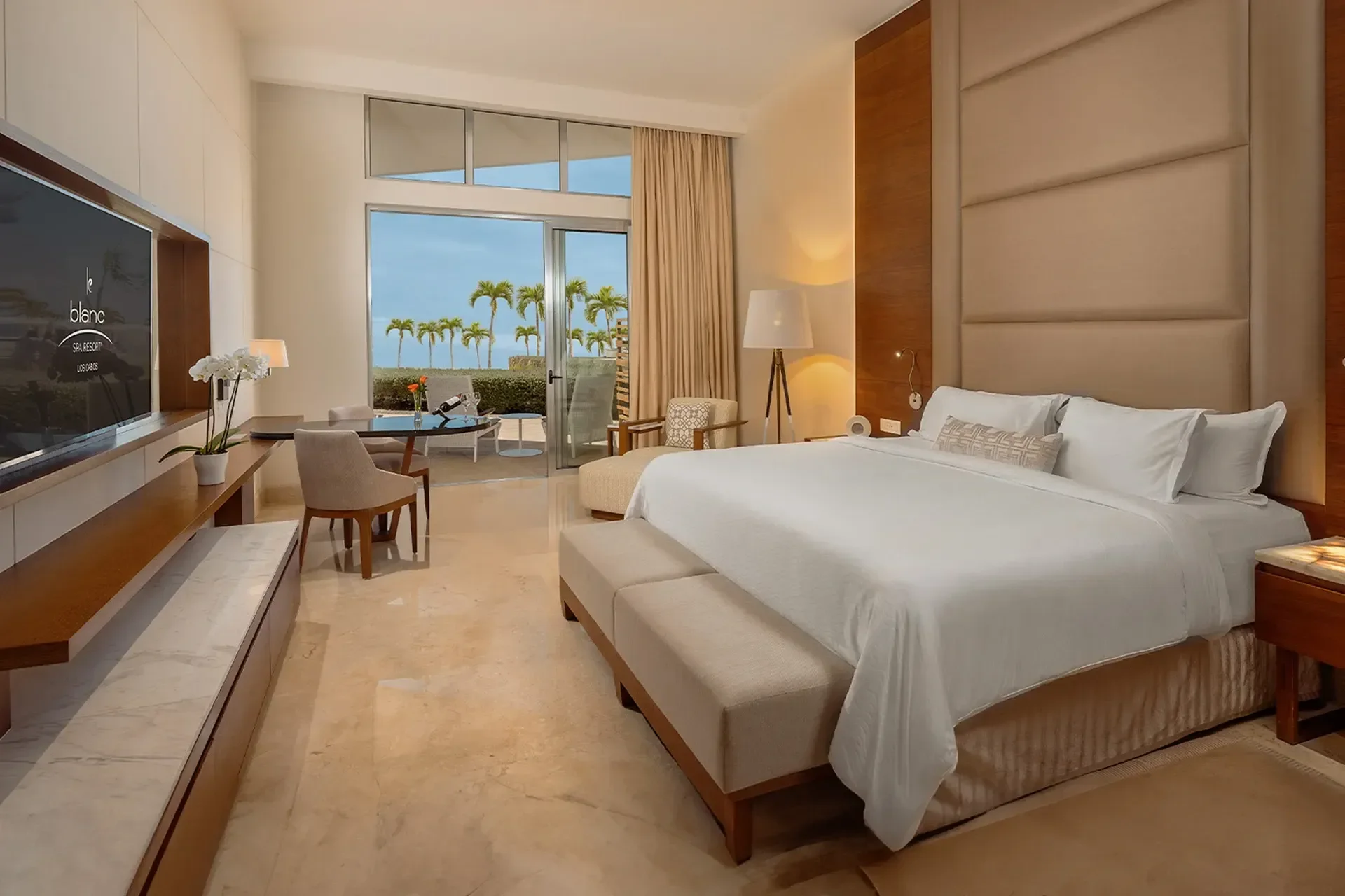 bedroom_royale_deluxe_le_blanc_spa_resort_los_cabos_dc28d85b59.webp