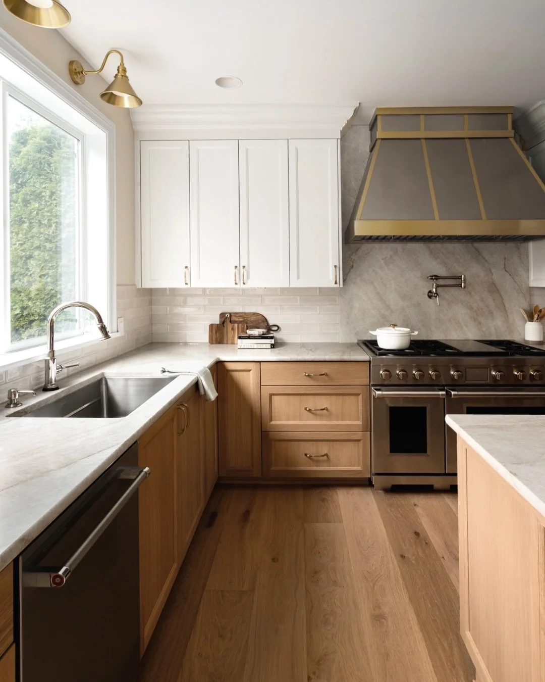 The kind of kitchen that makes you stay a little longer 🤍

Warm, earthy tones layered with a leathered Taj Mahal countertop that softens the light throughout the space. We focused on refining the details to feel cohesive and easy to live in, includi