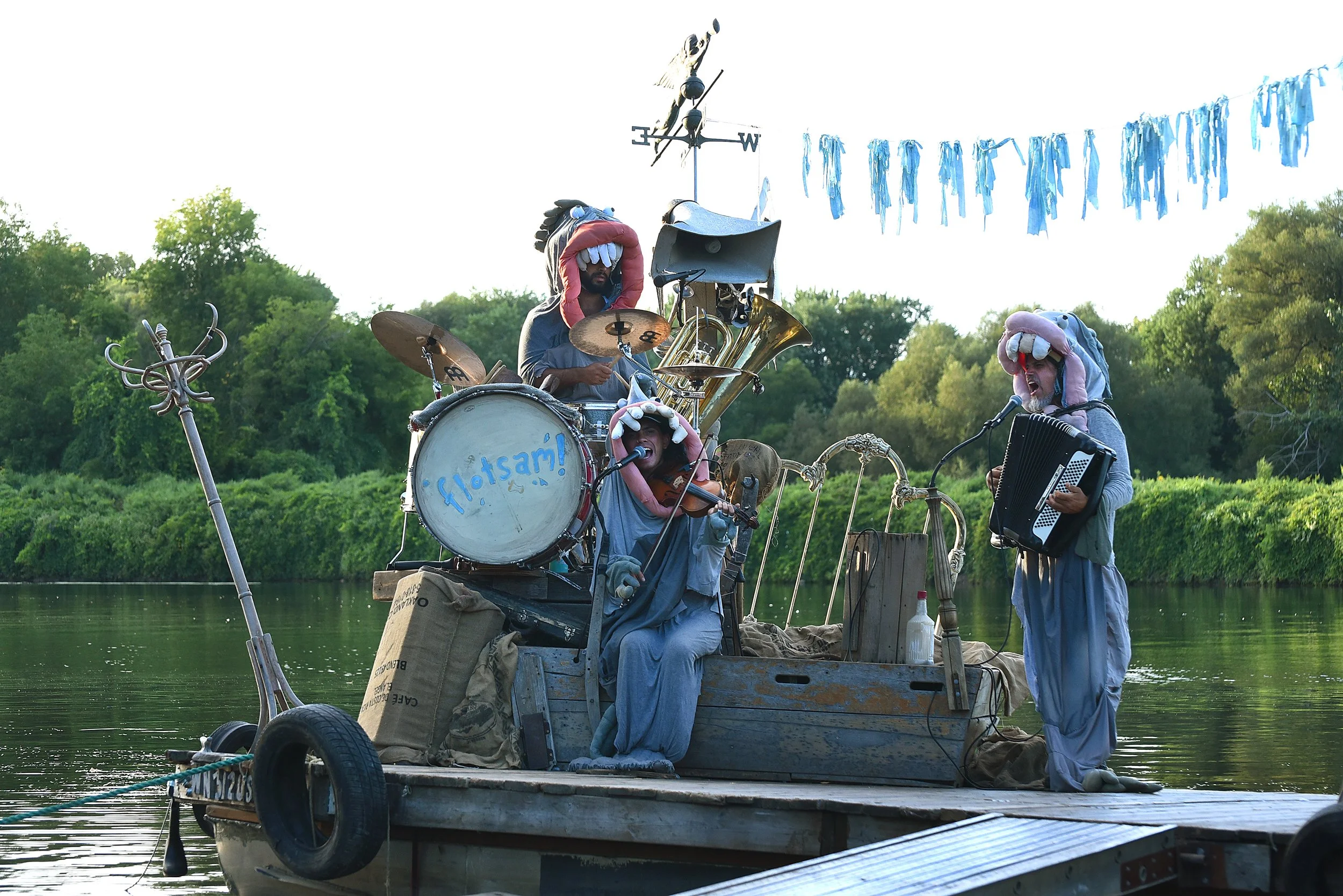 20250828_06_Flotsam River Circus at Gateway Landing Park Schenectady_Leif Zurmuhlen.JPG