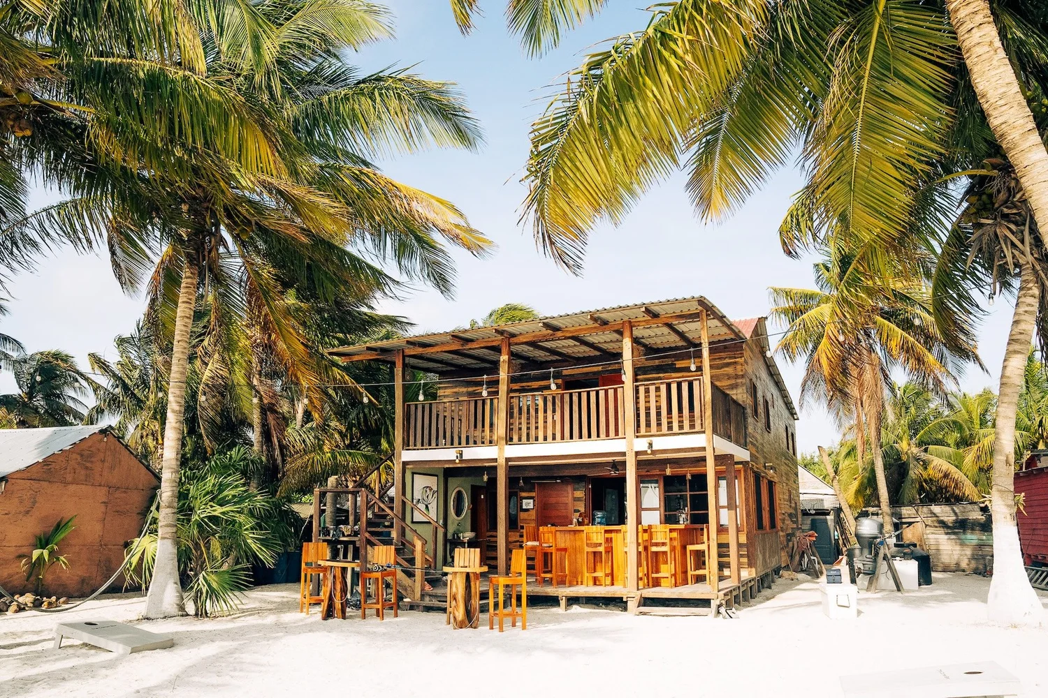 Tail Inn Lodge beside Espíritu Santo Bay