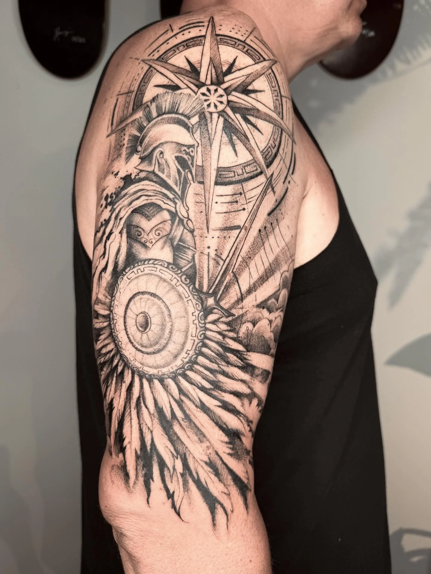 Un gros merci pour la confiance 🖤
J’aime explorer de nouveaux projets, sortir de ma zone habituelle et plonger dans des styles plus réalistes.
Comprendre l’essence de la demande, élaborer et faire évoluer le dessin e