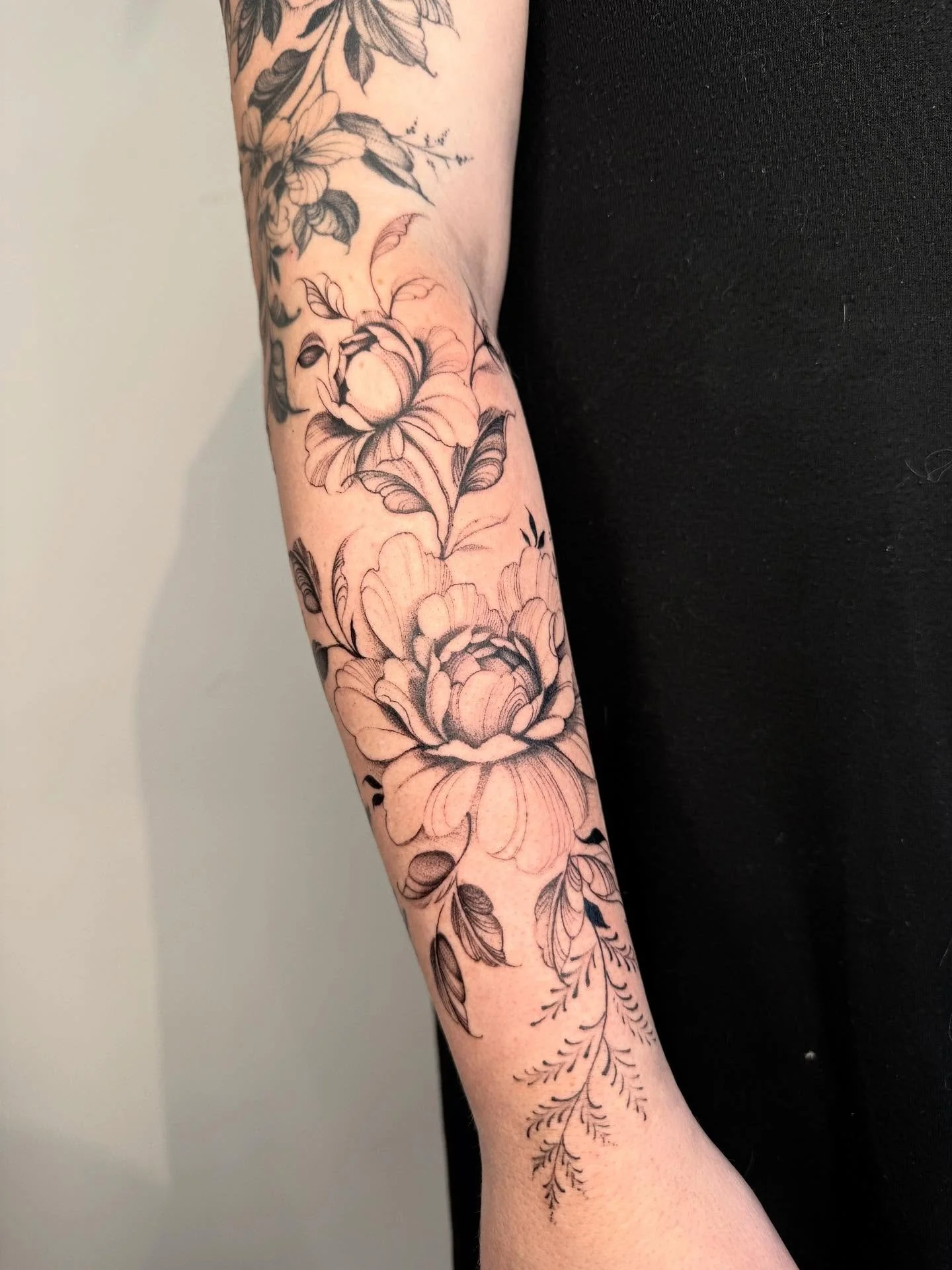 Un énorme merci pour ta confiance pour ce bras complet rempli de pivoines
#paristattoos #paristattoo #tatouageparis #paristattooshop #tattoomontreal #tattoomtl #montrealtattooartist #75tattoo #mtltattoos #finelinestattoo #fleurstattoo #flower