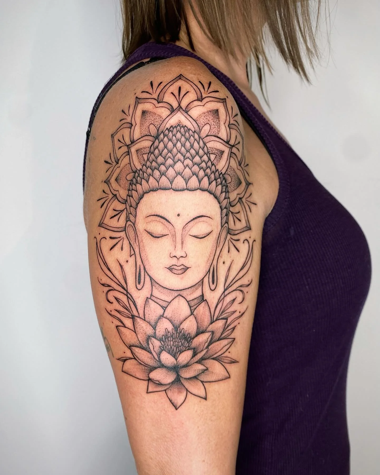 #mandalatattoo #budhatattoo #lotustattoo Toujours en processus!