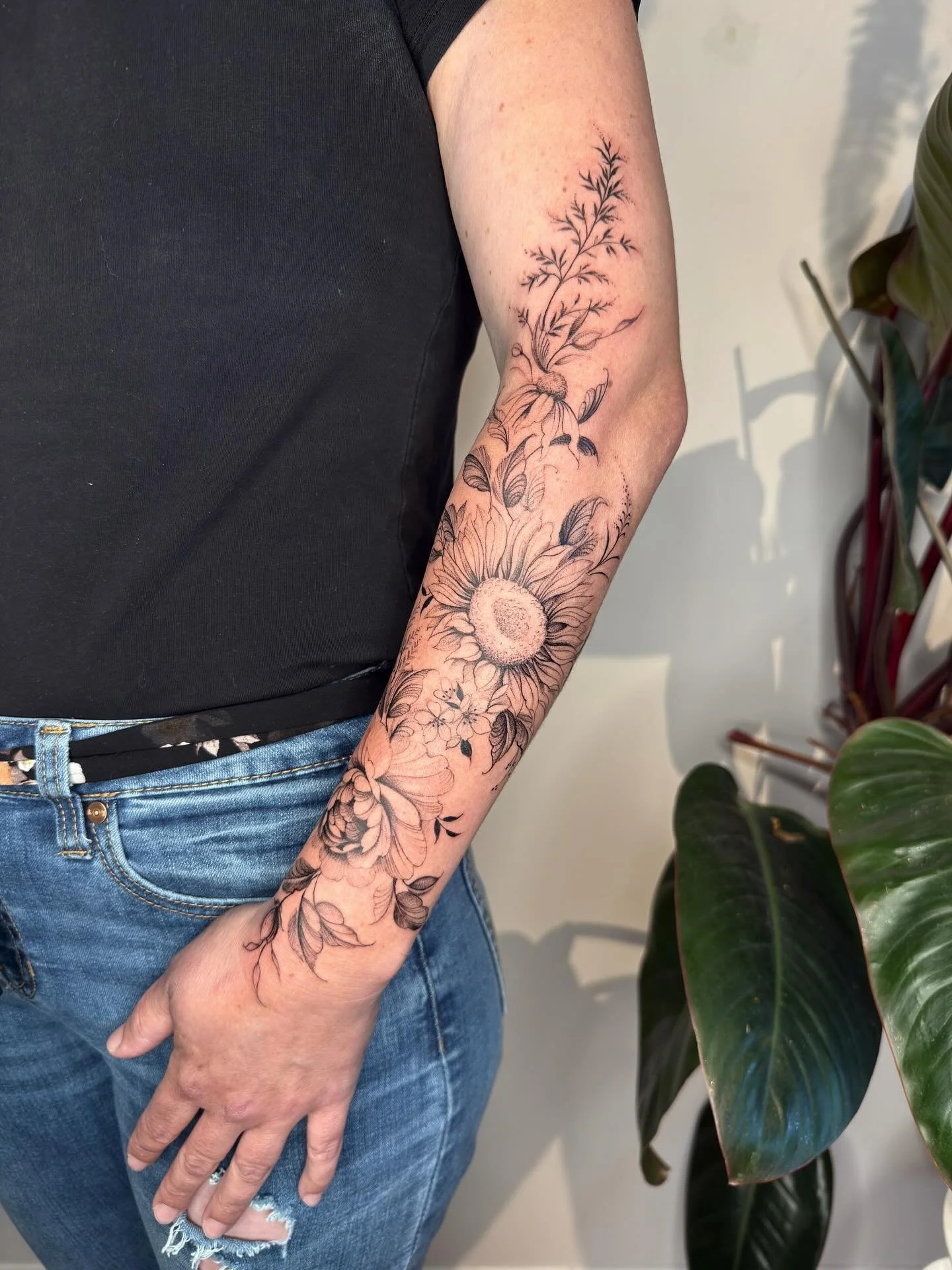 Un énorme merci
#paristattoos #paristattoo #tatouageparis #paristattooshop #tattoomontreal #tattoomtl #montrealtattooartist #75tattoo #mtltattoos #finelinestattoo #fleurstattoo #flowerstattoo #fleurstatouage #pivoinetattoo #tatouagepivoine  #