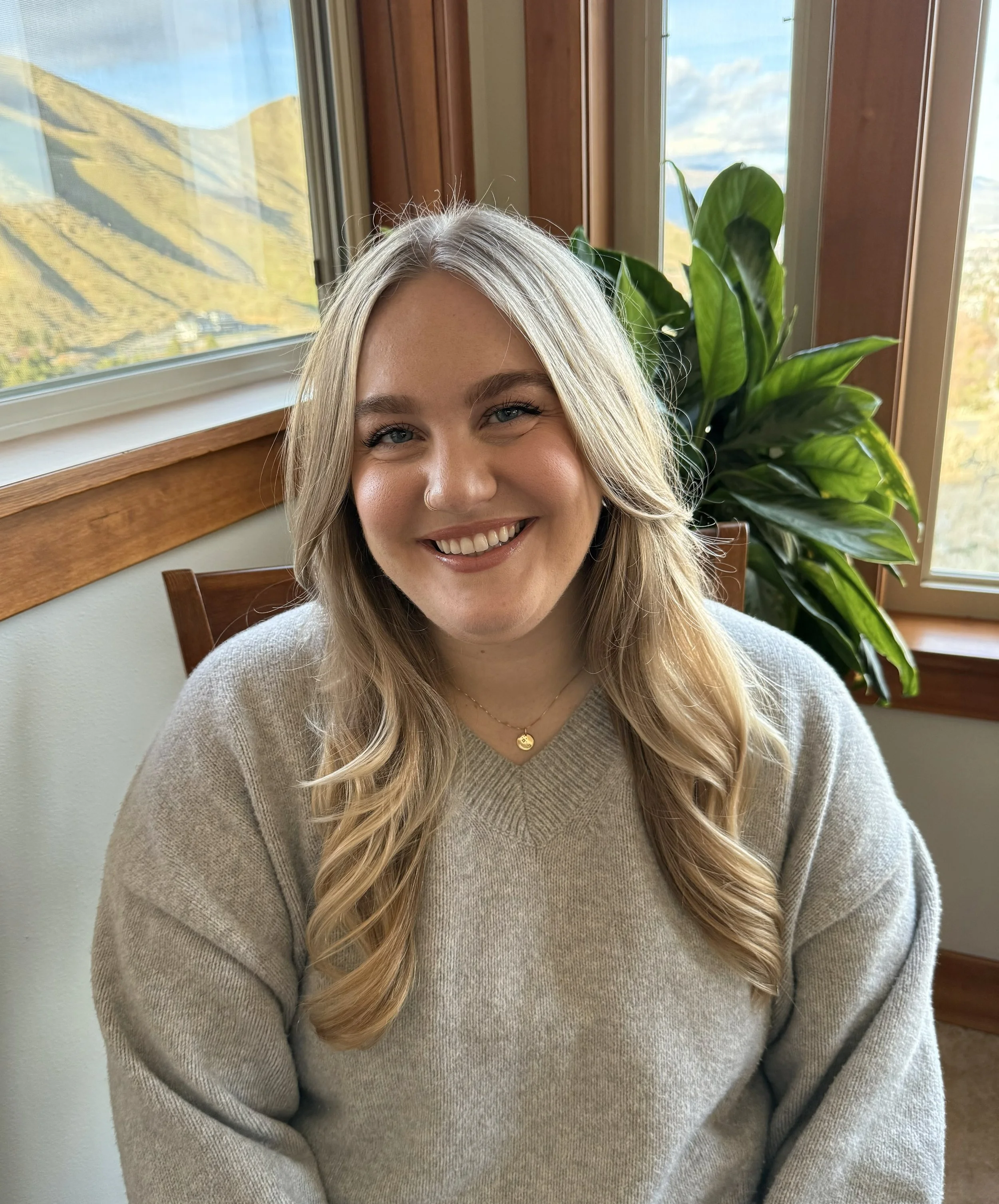 Seattle low cost sliding scale reduced rate couples therapist. In person and virtual couples therapy.