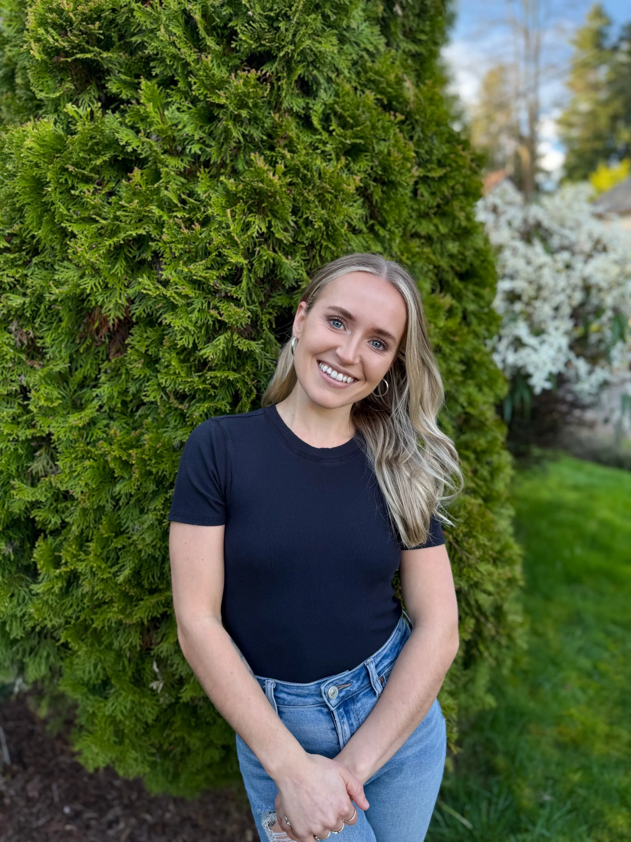 Low cost therapist in Seattle who works with body image, trauma, and perfectionism. Molina and Coordinated Care.