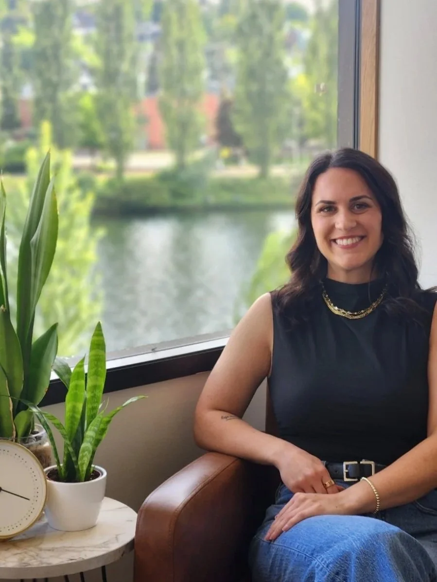 Seattle based therapist offering in person and virtual appointments near queen anne and all through washington. This therapist focuses on  adults with anxiety, depression, ADHD, relationship challenges, attachment issues, and identity exploration.