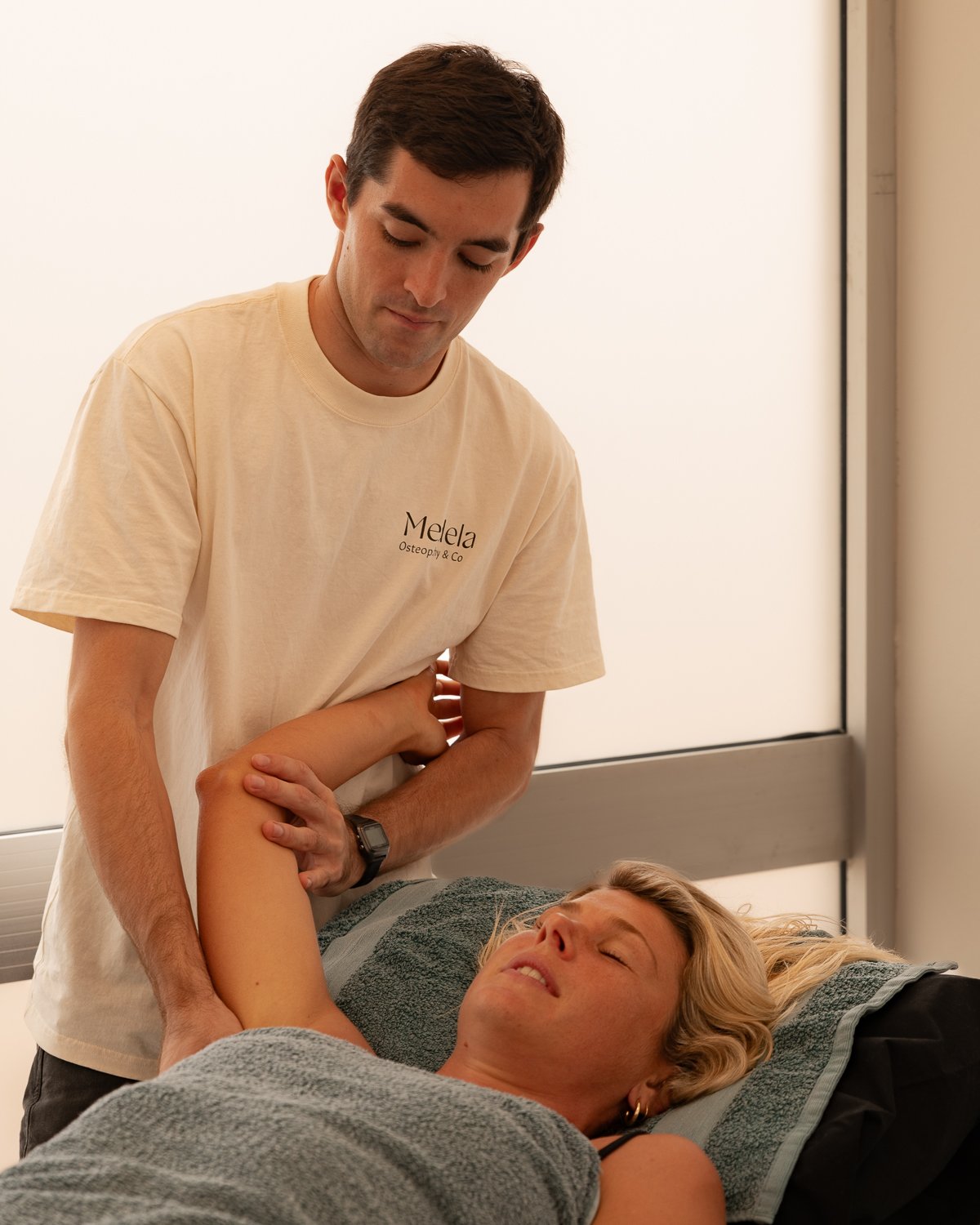Osteopathy treatment for a shoulder injury in Tweed Heads NSW near Coolangatta