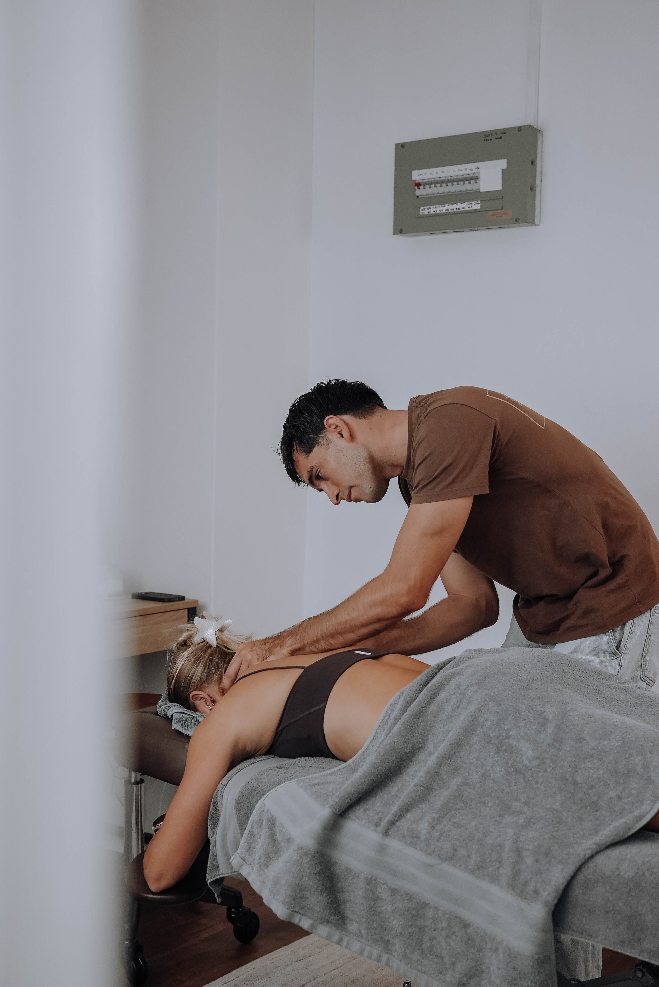 Osteo, Physio, or Chiro? Understanding the Differences (and How to Choose)